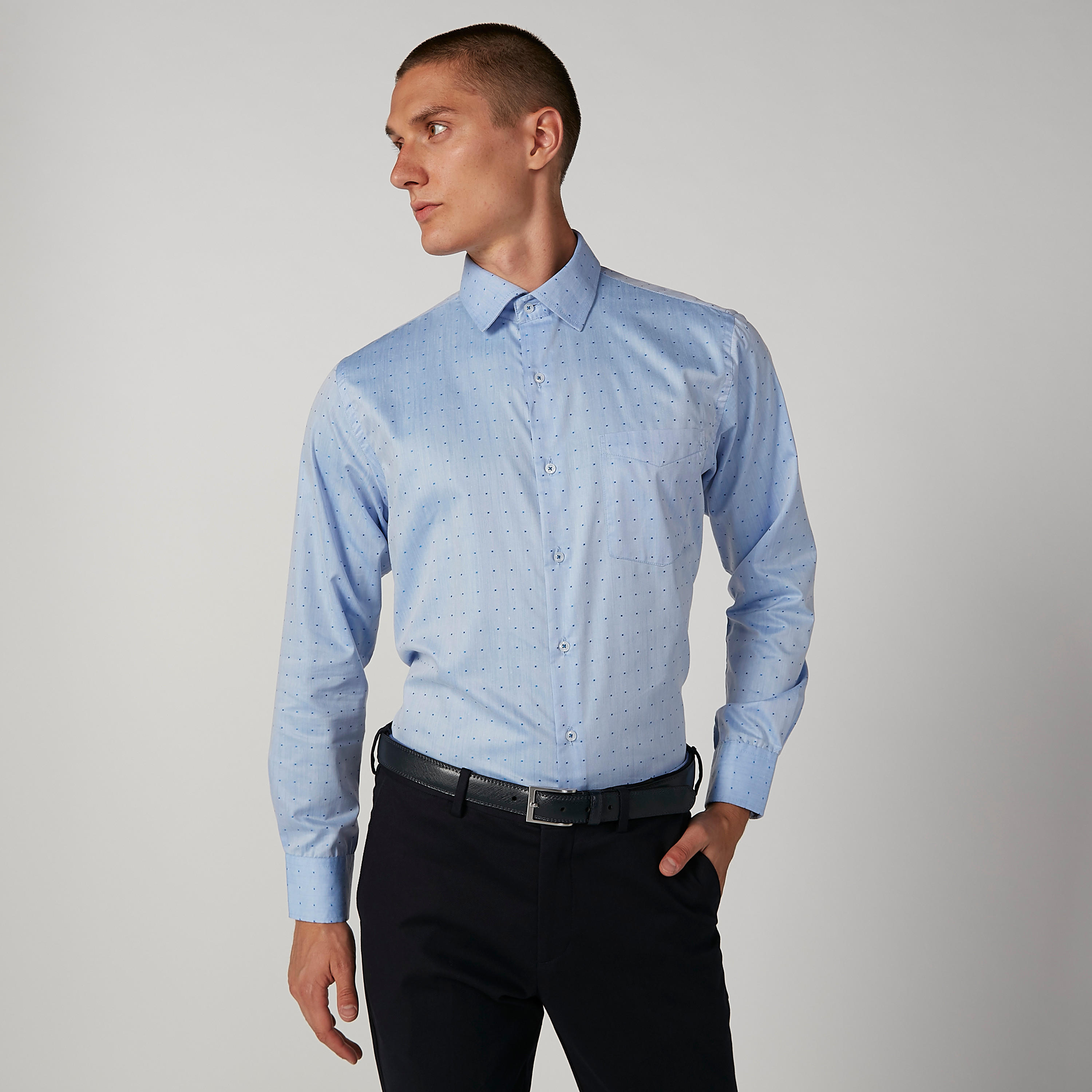 قميص سهل الكي بياقة عادية وأكمام طويلة وطبعات منقّطة-men-clothing-shirts-image-4