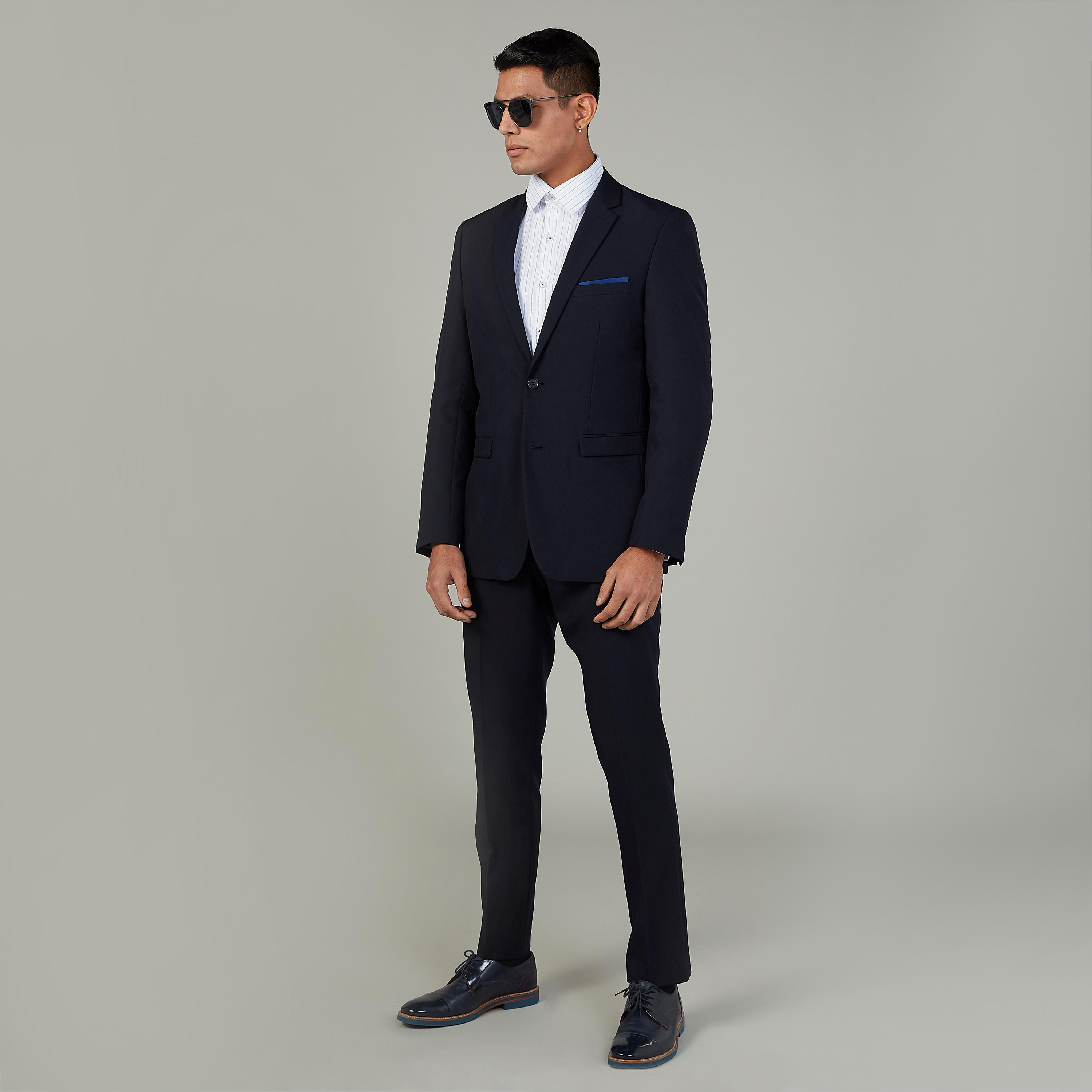 قميص رسمي مقلّم بأكمام طويلة وجيب على الصدر-men-clothing-shirts-image-2