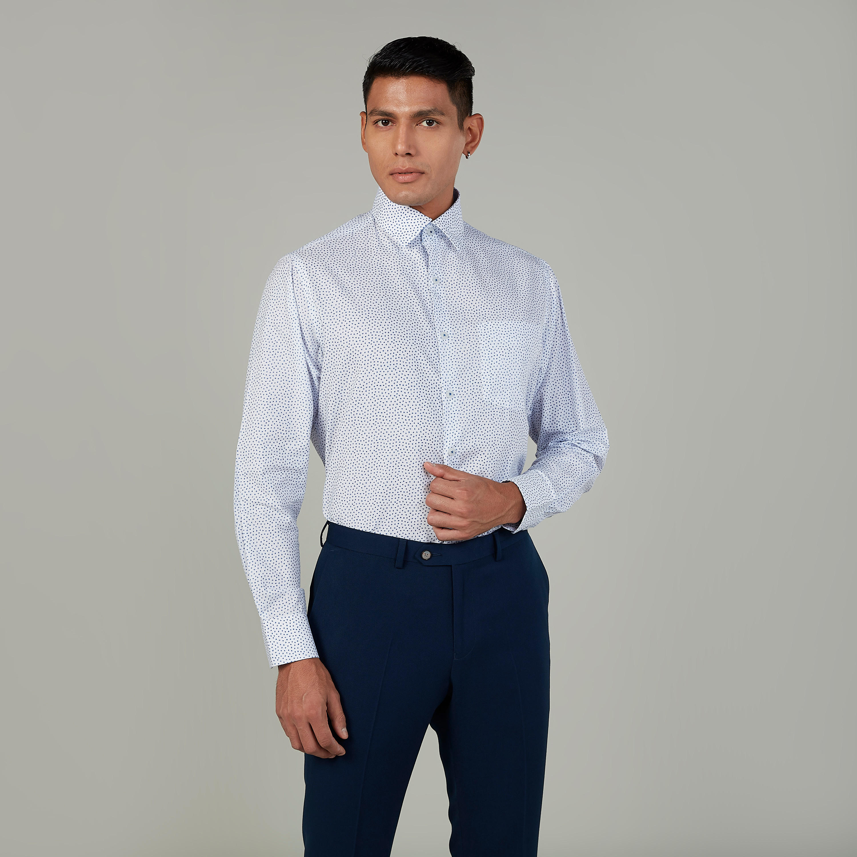 قميص رسمي بأكمام طويلة وجيب على الصدر وبطبعات-men-clothing-shirts-image-1