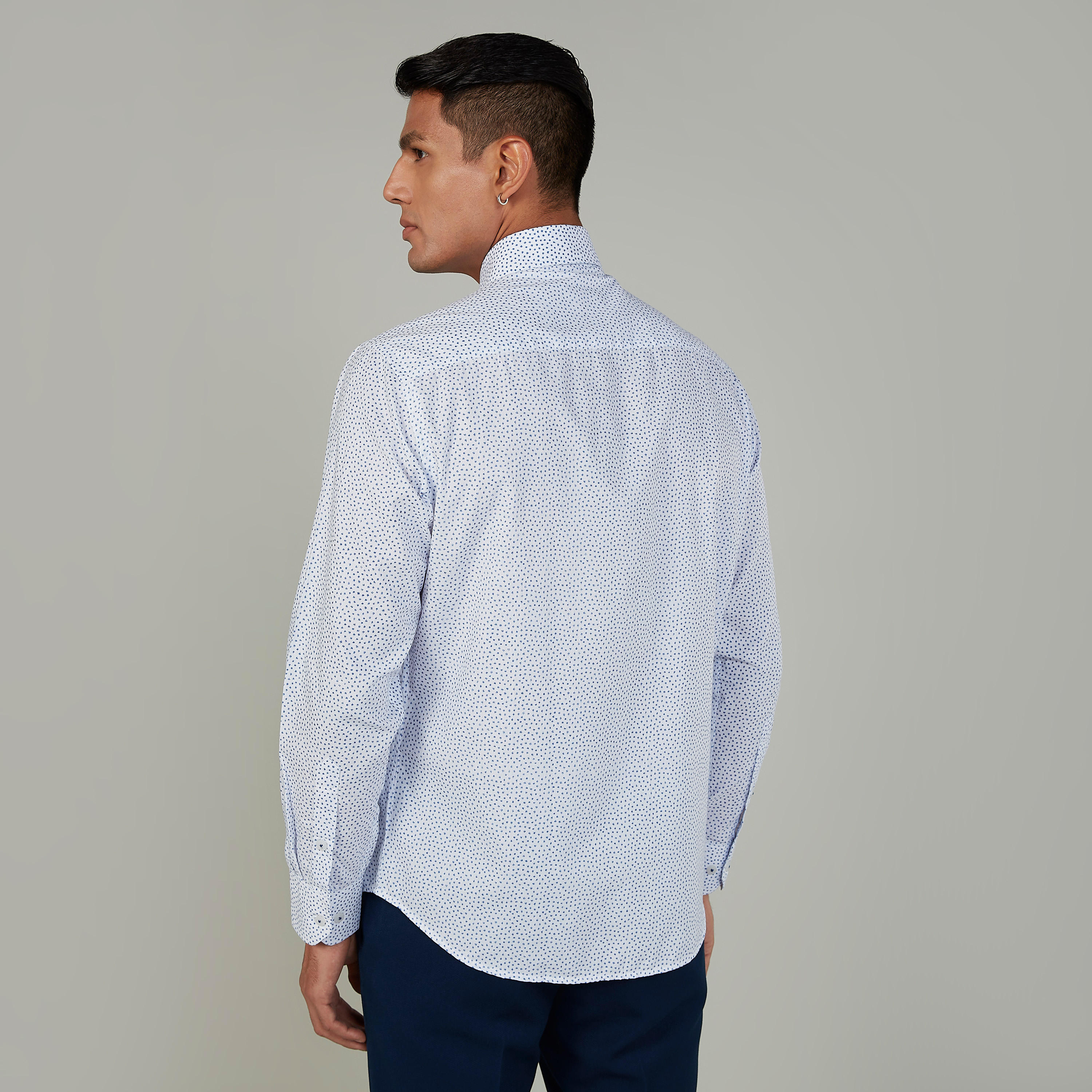 قميص رسمي بأكمام طويلة وجيب على الصدر وبطبعات-men-clothing-shirts-image-4