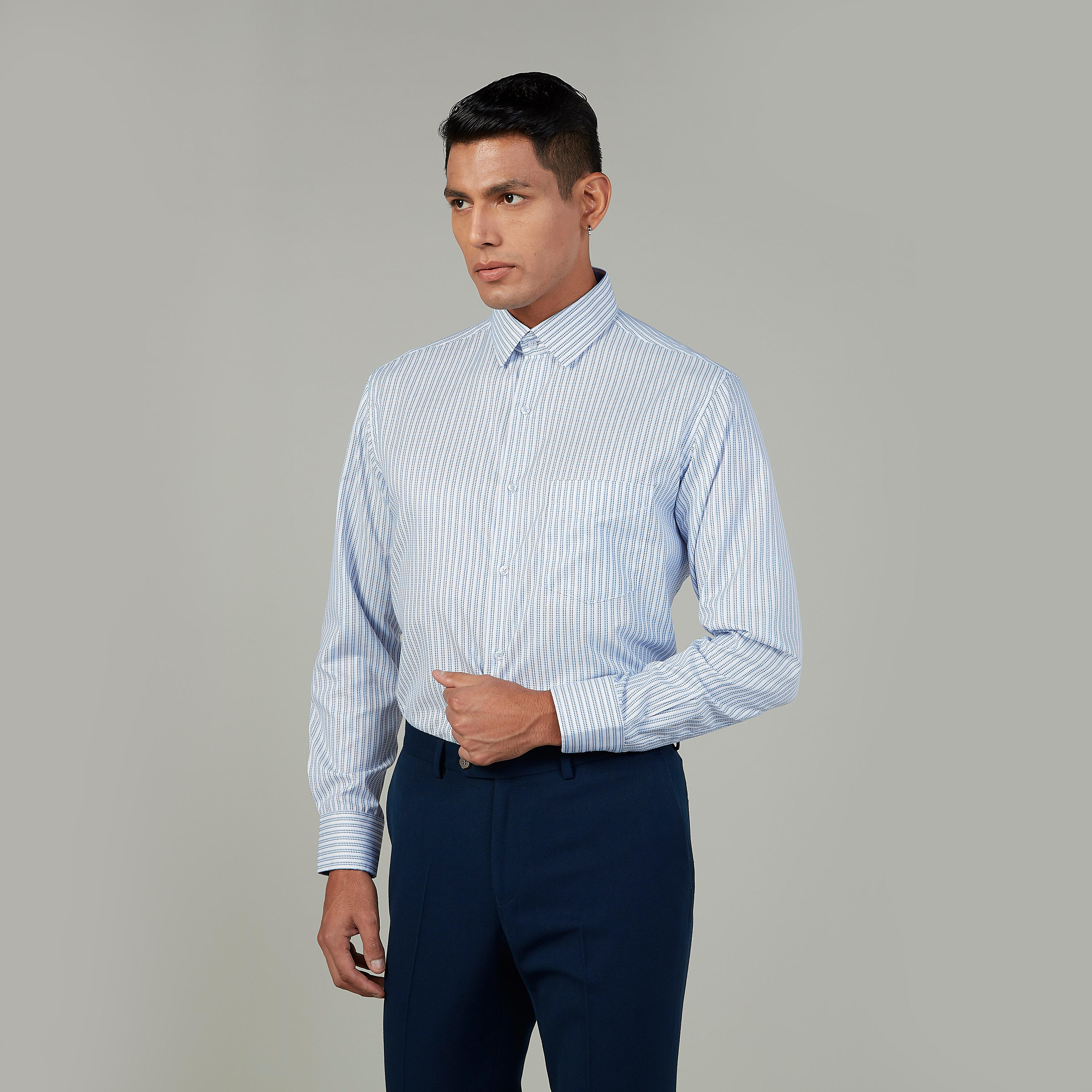 قميص رسمي مقلّم بأكمام طويلة وياقة عادية-men-clothing-shirts-image-1