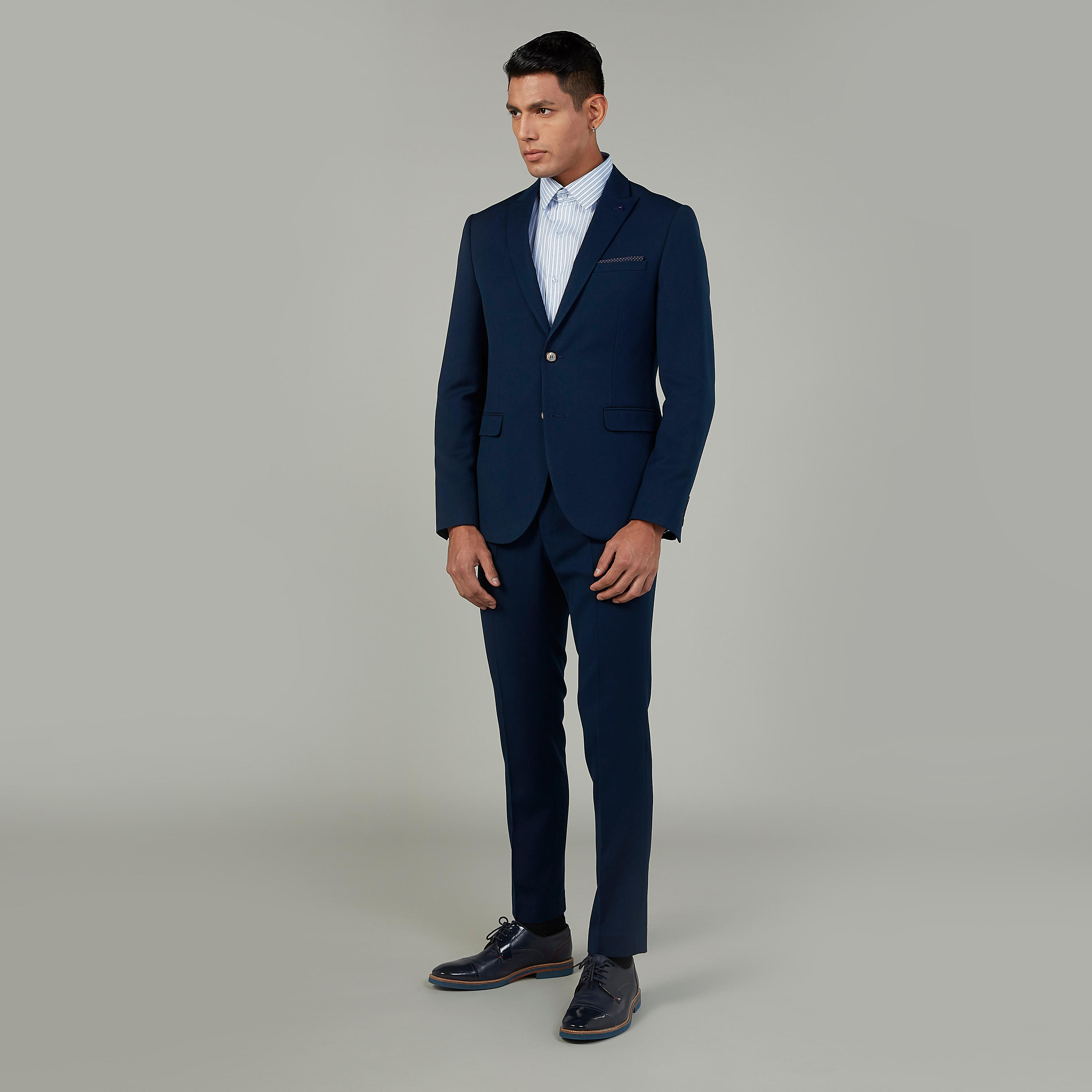 قميص رسمي مقلّم بأكمام طويلة وياقة عادية-men-clothing-shirts-image-2