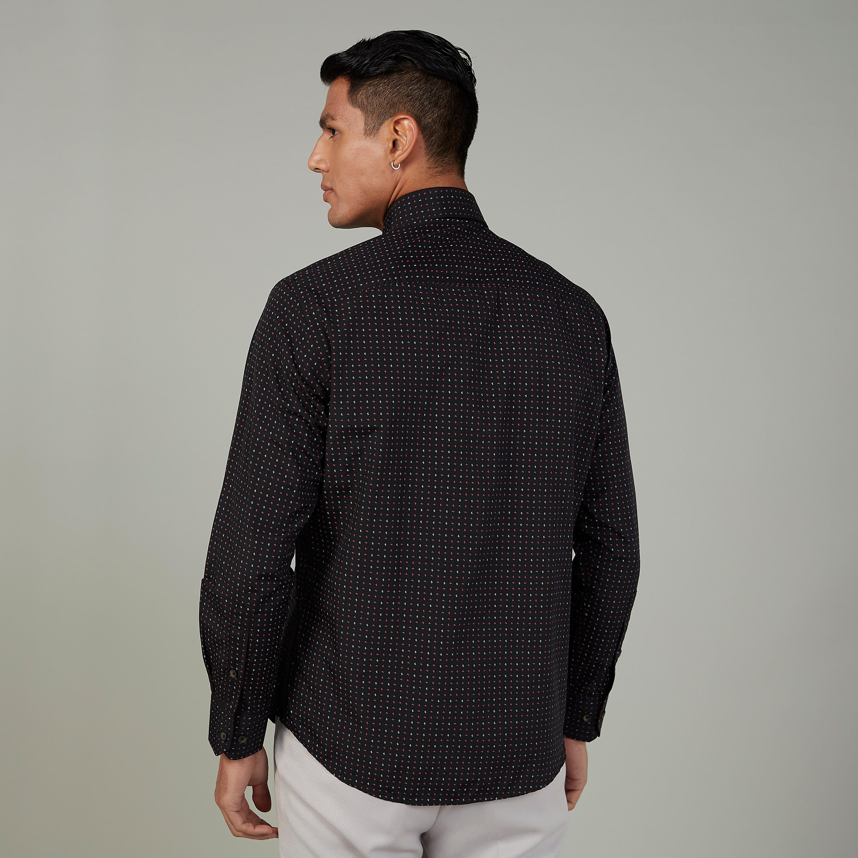 قميص بياقة عاديّة وأكمام طويلة وطبعات-men-clothing-shirts-image-4