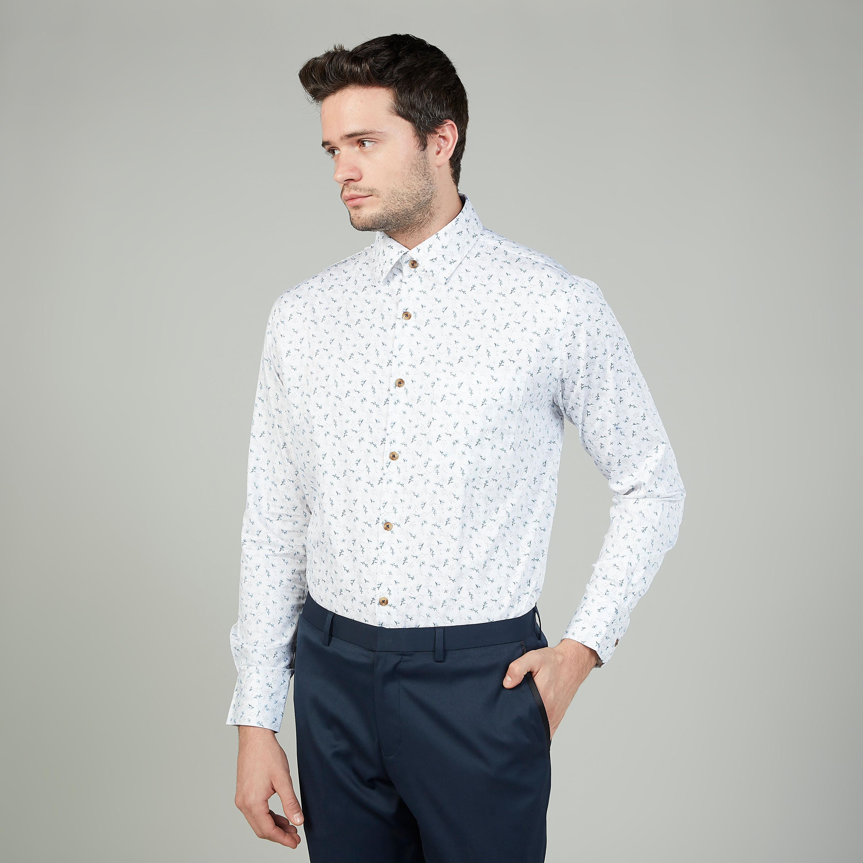 قميص سهل الكي بياقة عادية وأكمام طويلة وطبعات-men-clothing-shirts-image-1