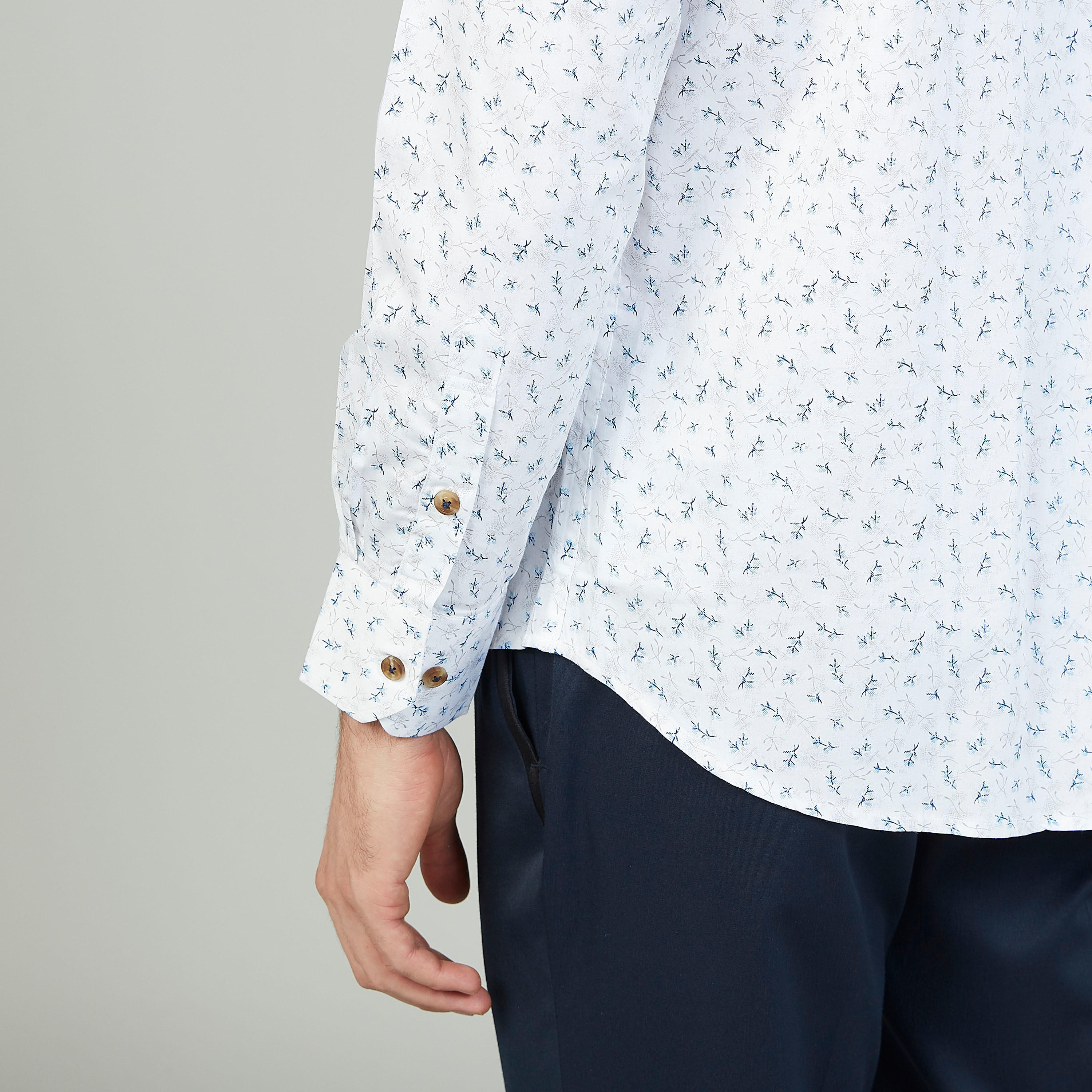 قميص سهل الكي بياقة عادية وأكمام طويلة وطبعات-men-clothing-shirts-image-3