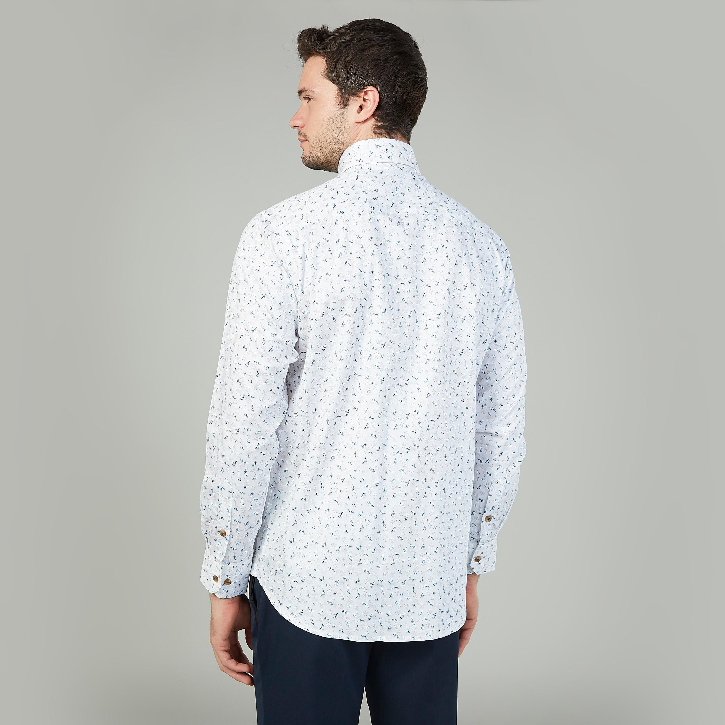 قميص سهل الكي بياقة عادية وأكمام طويلة وطبعات-men-clothing-shirts-image-4