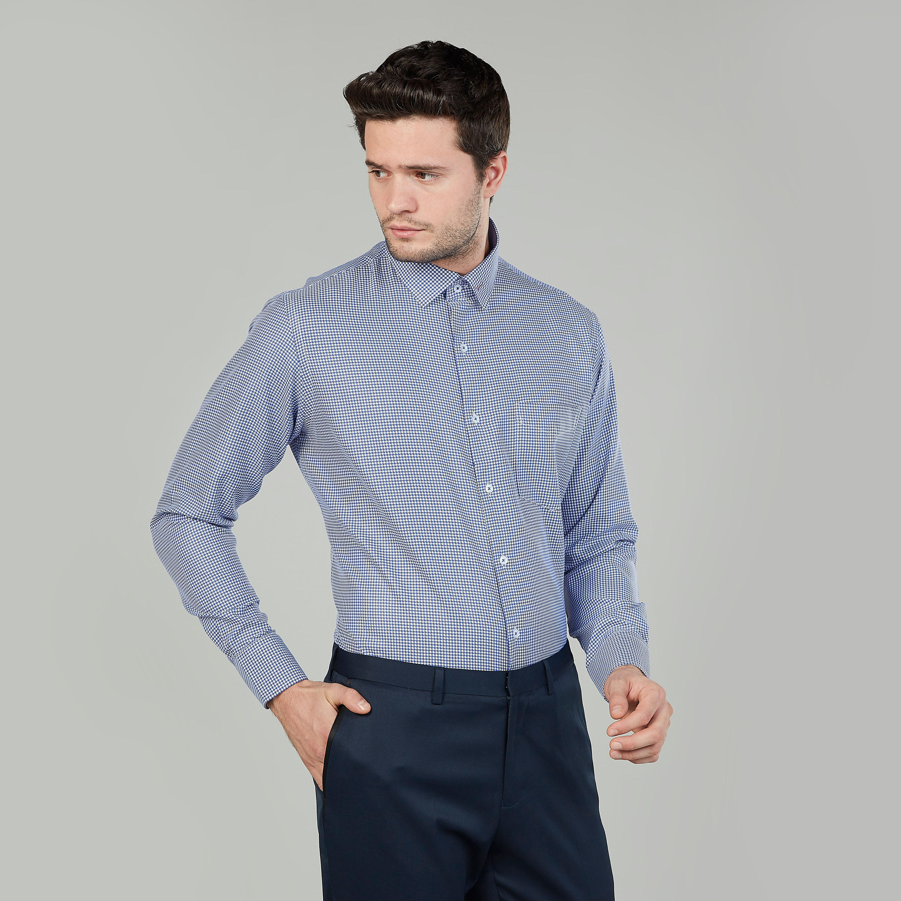 قميص مربعات سهل الكي بأكمام طويلة وجيب على الصدر-men-clothing-shirts-image-1