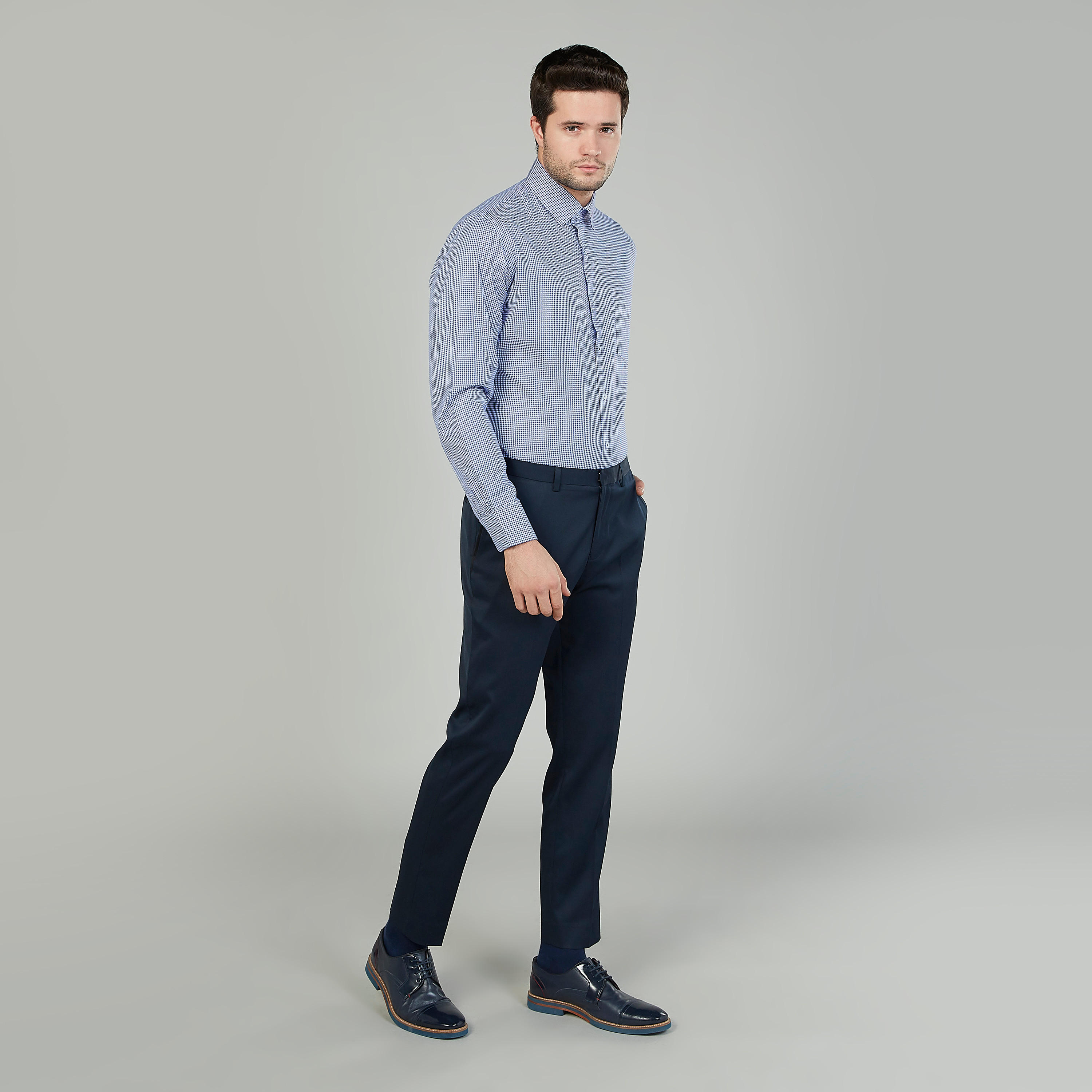قميص مربعات سهل الكي بأكمام طويلة وجيب على الصدر-men-clothing-shirts-image-2