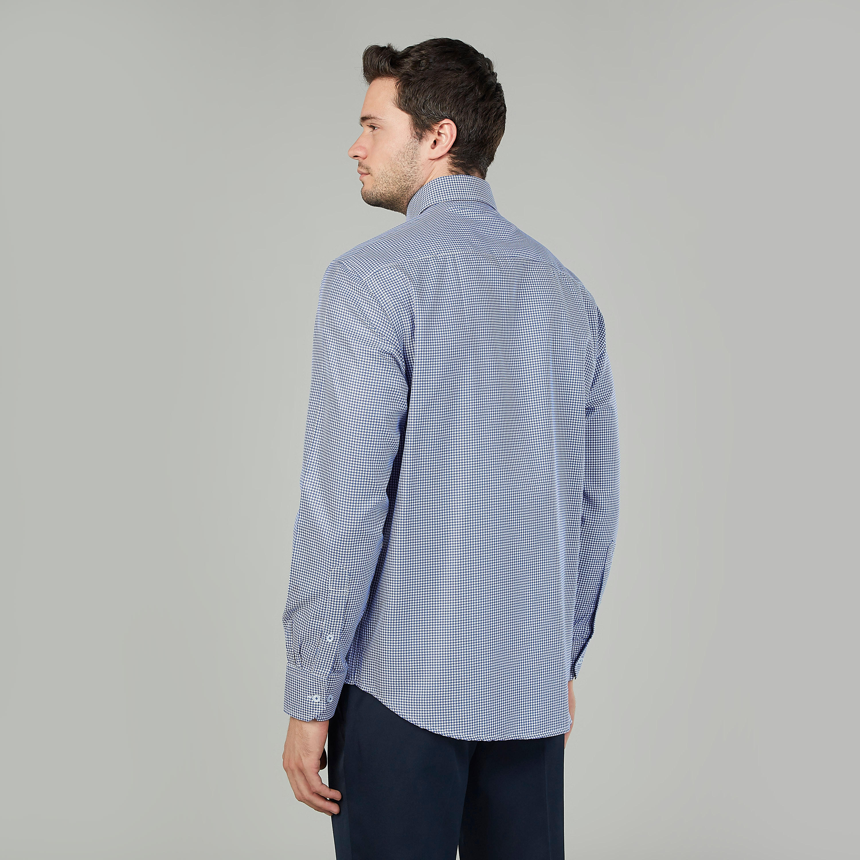 قميص مربعات سهل الكي بأكمام طويلة وجيب على الصدر-men-clothing-shirts-image-4