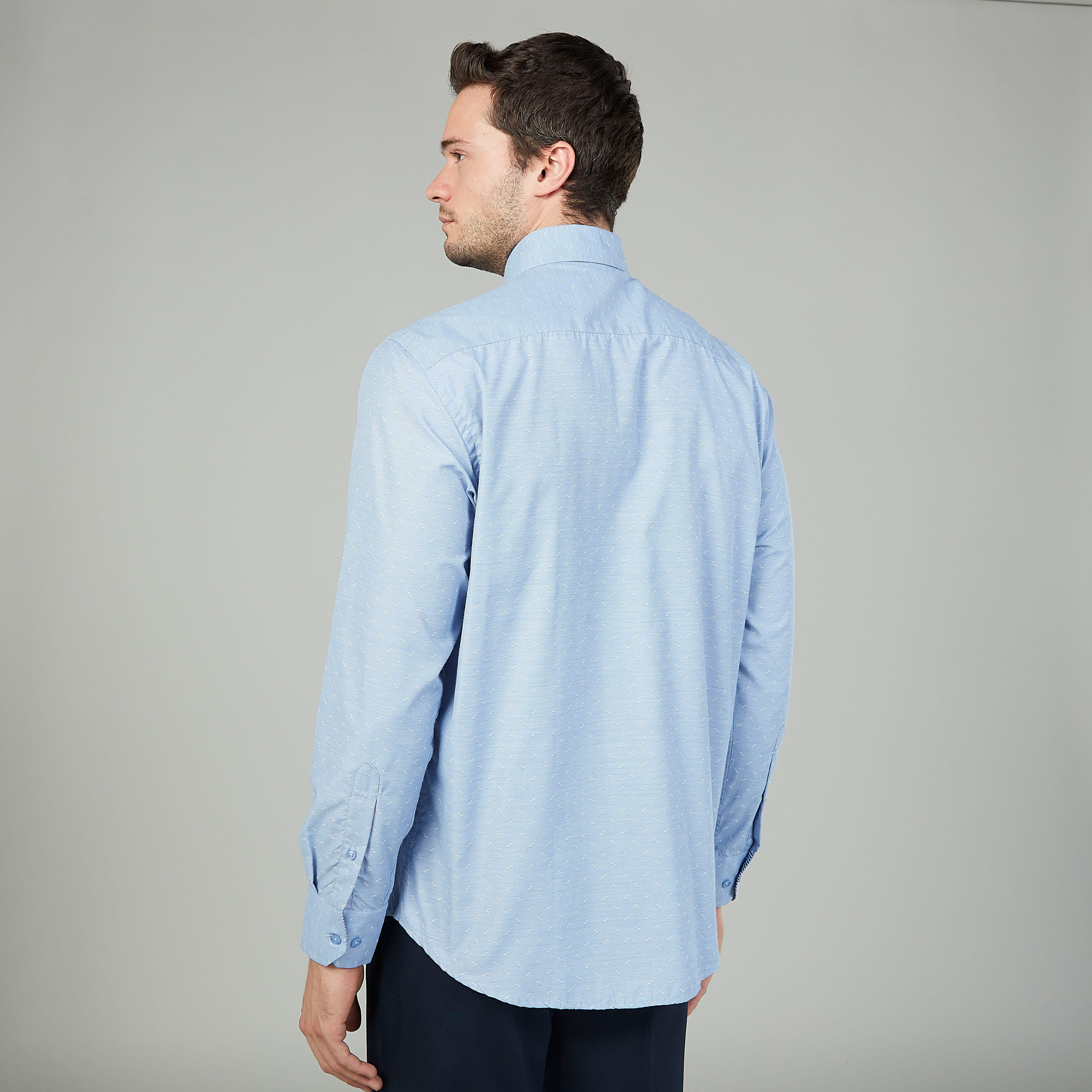 قميص بارز الملمس سهل الكي بأكمام طويلة وجيب على الصدر-men-clothing-shirts-image-4