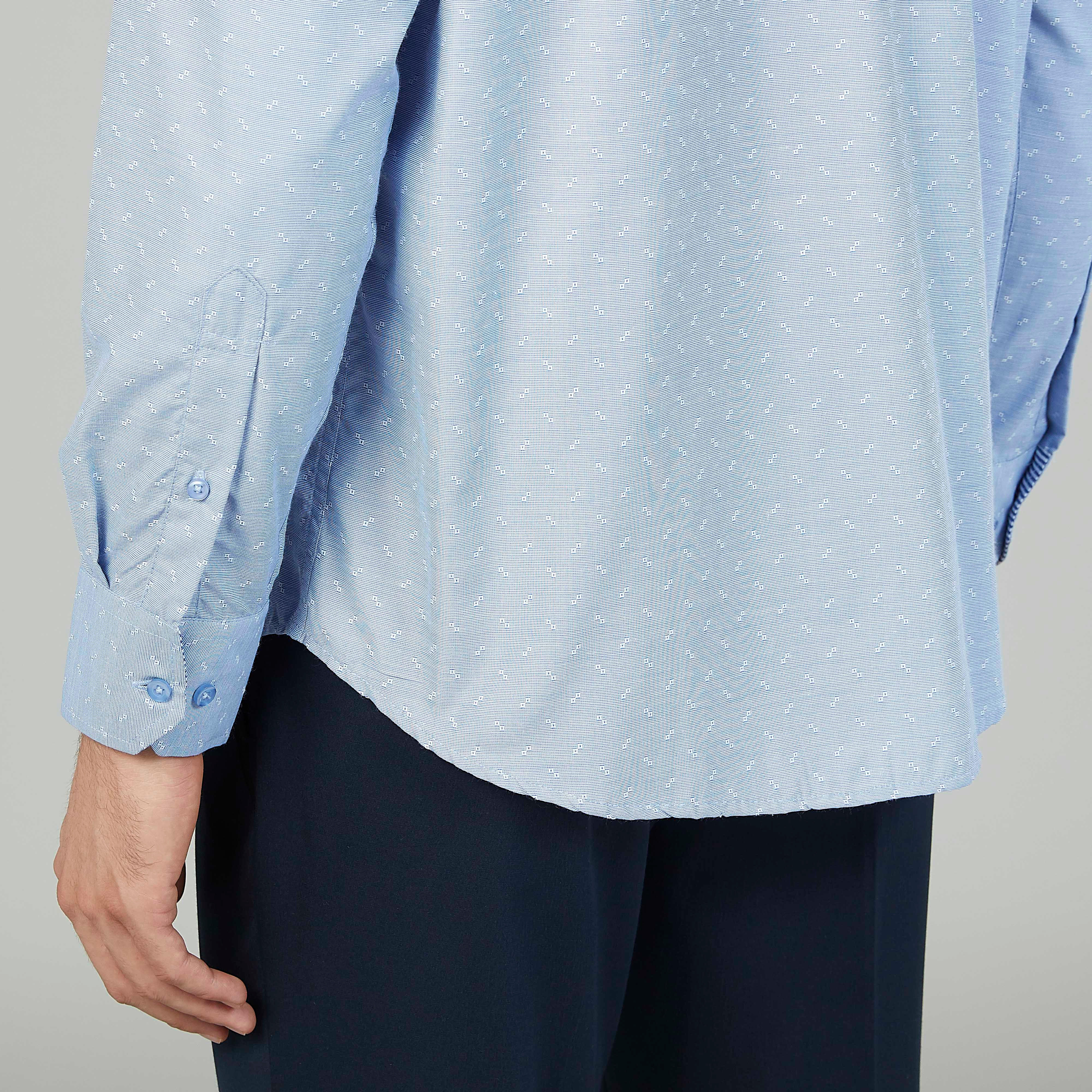 قميص بارز الملمس سهل الكي بأكمام طويلة وجيب على الصدر-men-clothing-shirts-image-5