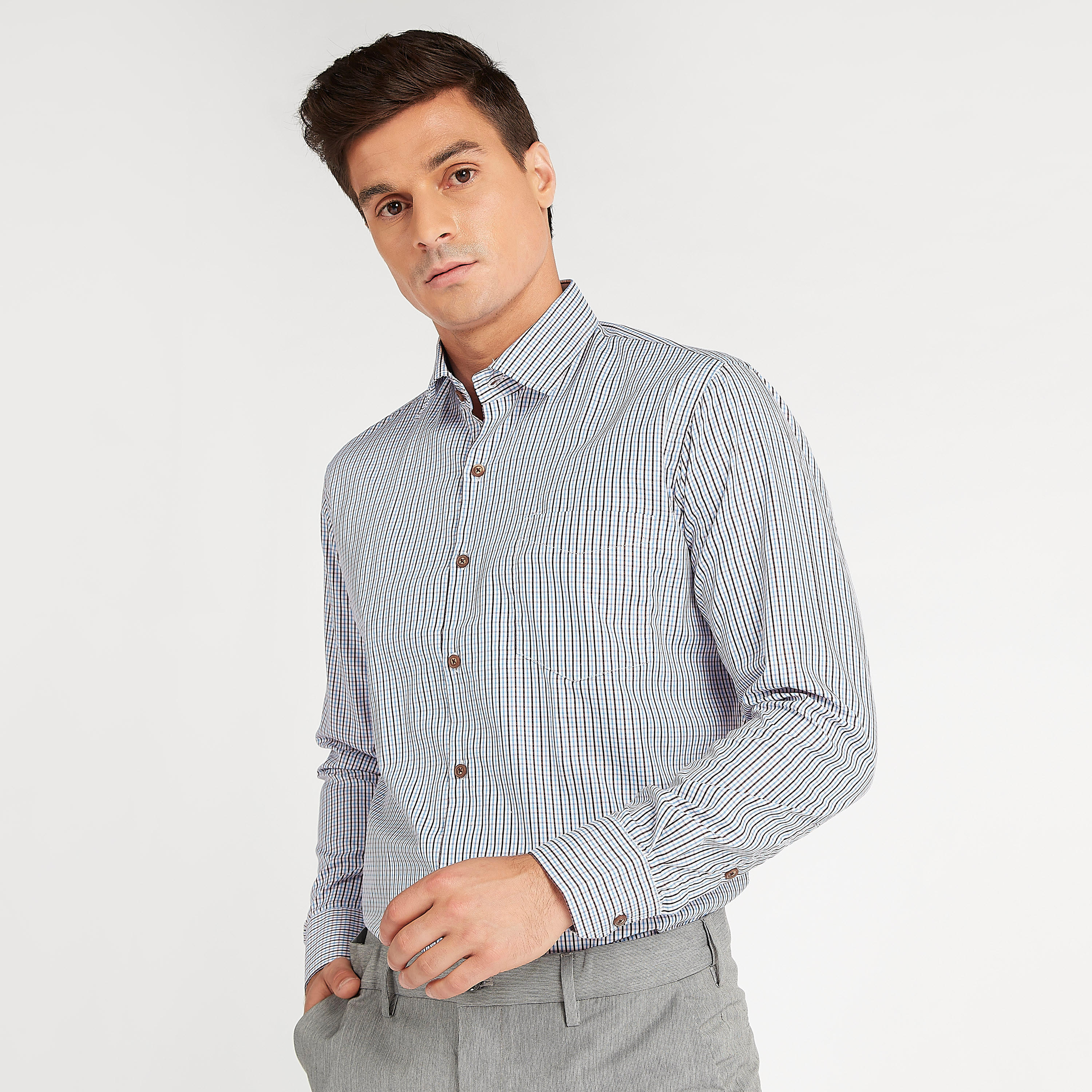 قميص كاروهات سهل الكي بأكمام طويلة وجيب على الصدر-men-clothing-shirts-image-1