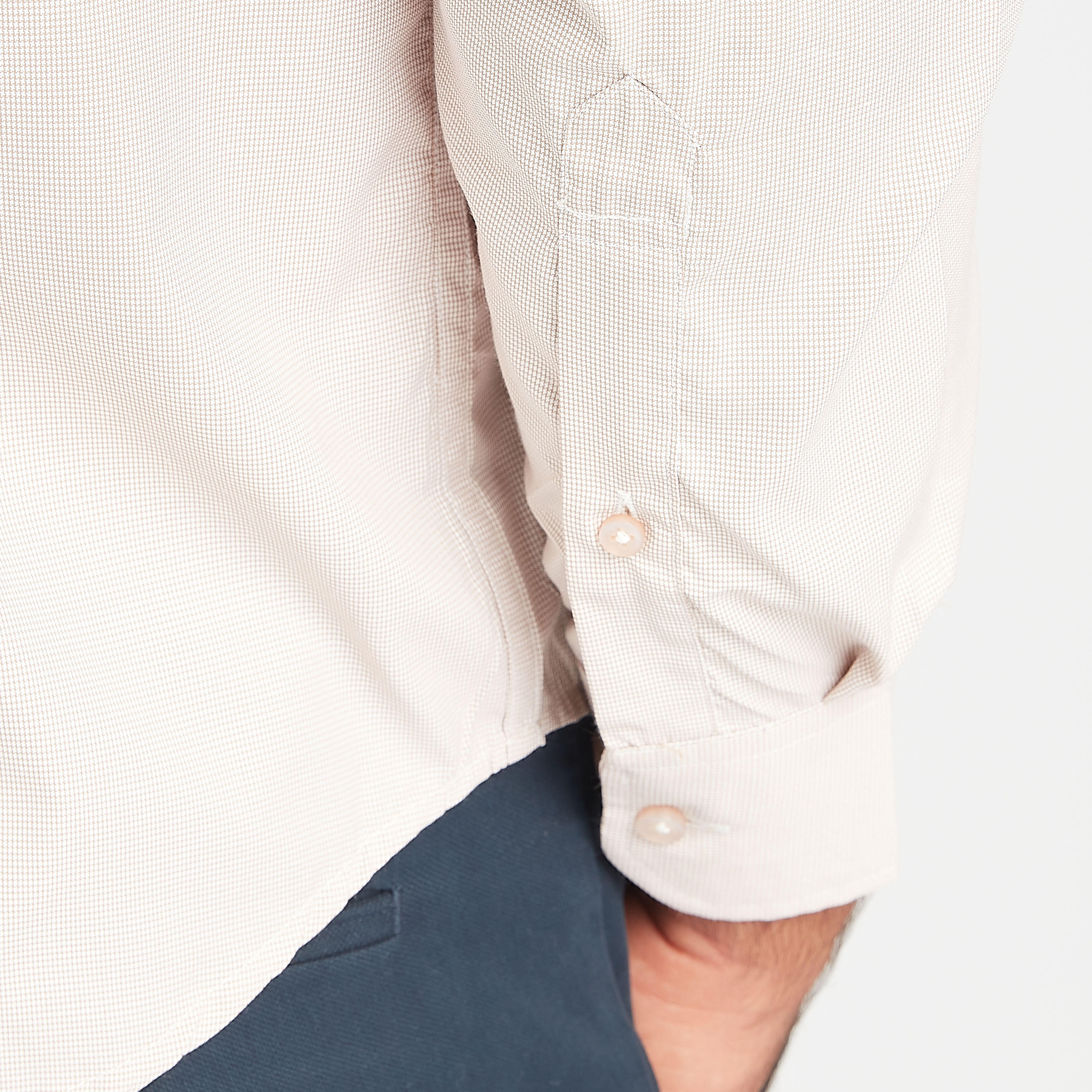 قميص بارز الملمس سهل الكي بأكمام طويلة وجيب على الصدر-men-clothing-shirts-image-5