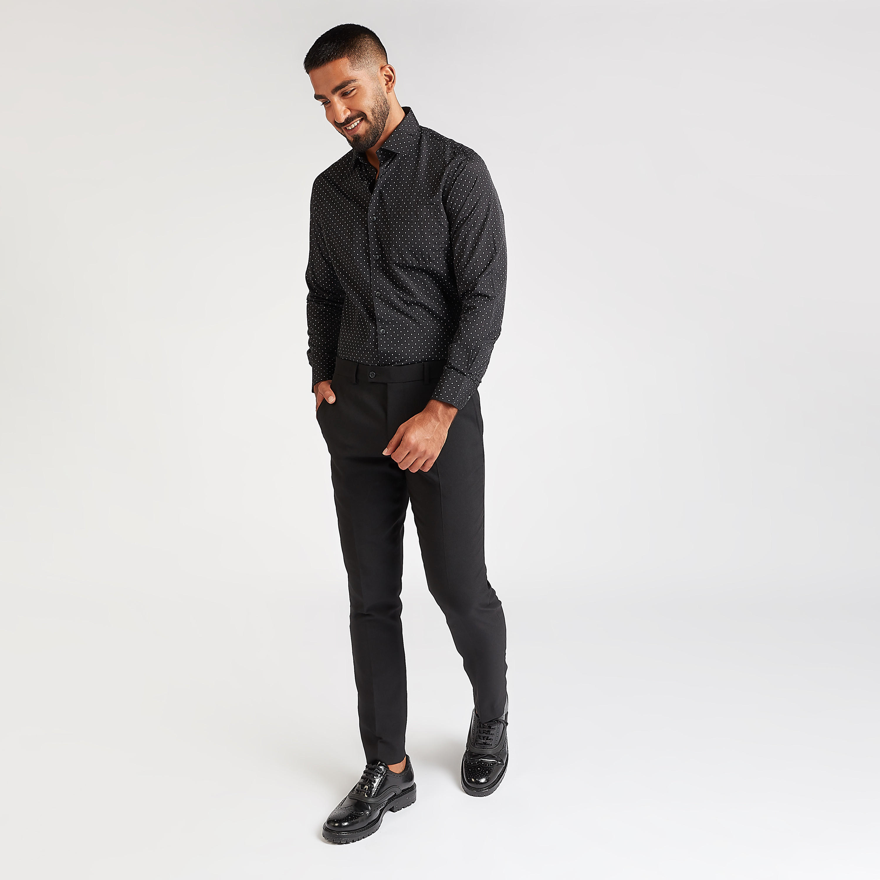 قميص رسمي بياقة عادية وأكمام طويلة بطبعات منقطة-men-clothing-shirts-image-2