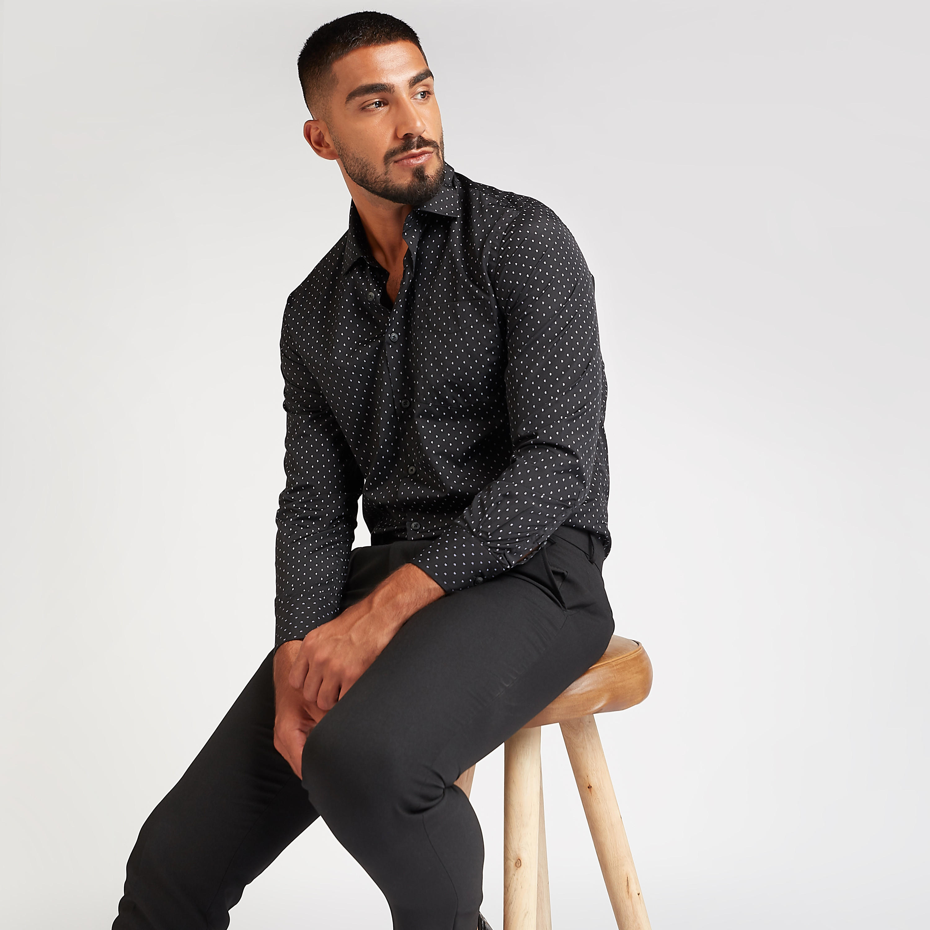 قميص رسمي بياقة عادية وأكمام طويلة بطبعات منقطة-men-clothing-shirts-image-3