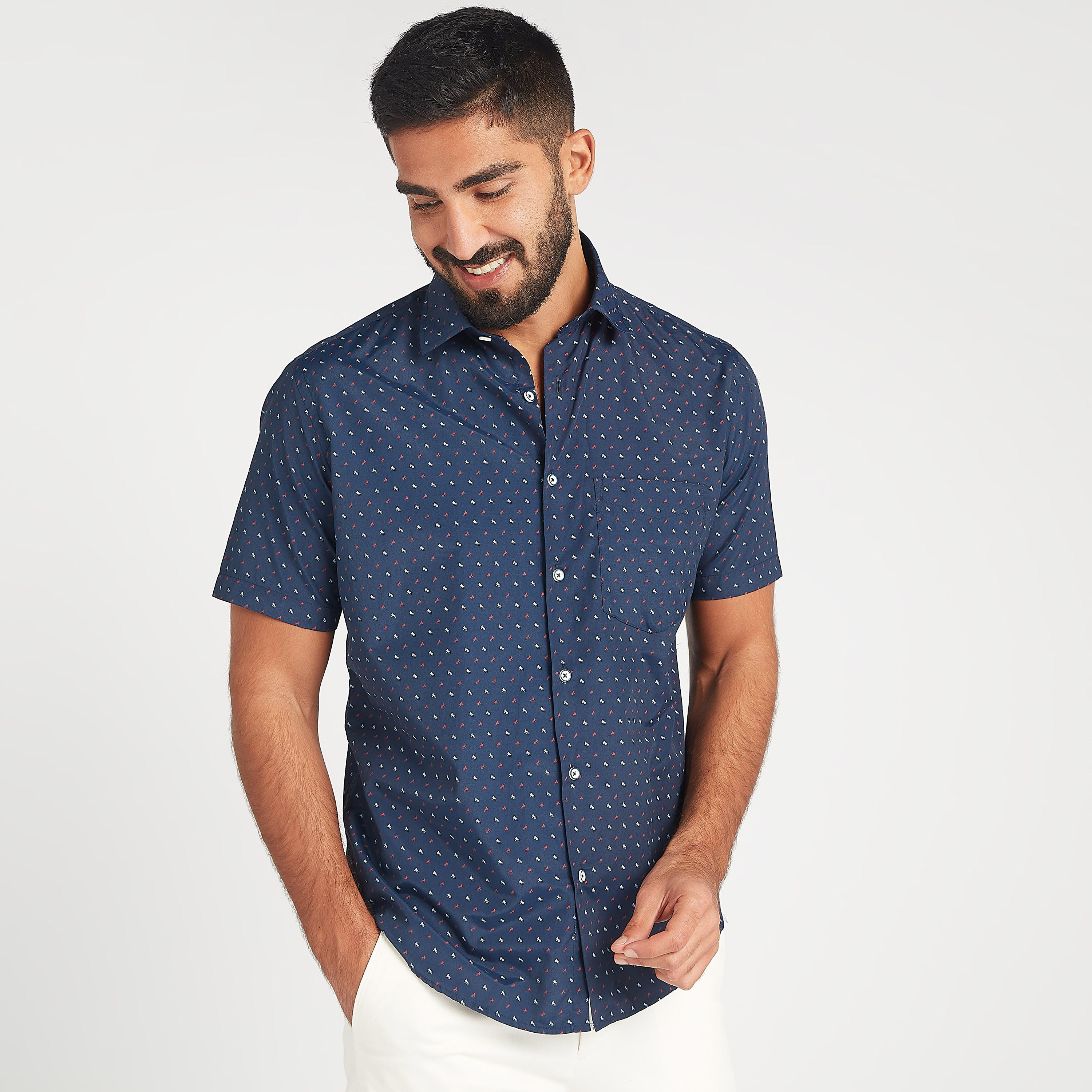 قميص سهل الكي بأكمام قصيرة وطبعات وياقة عادية-men-clothing-shirts-image-4
