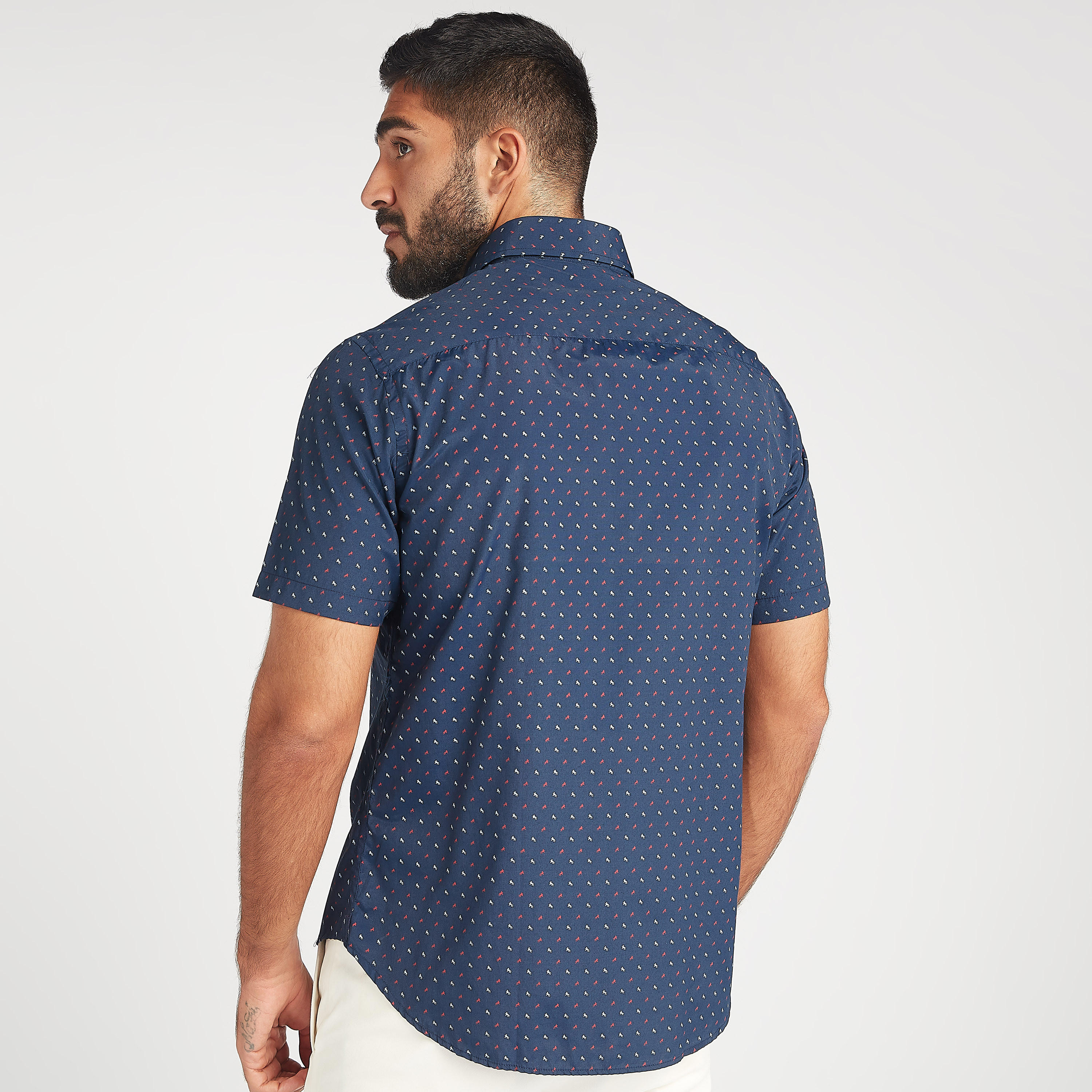 قميص سهل الكي بأكمام قصيرة وطبعات وياقة عادية-men-clothing-shirts-image-1