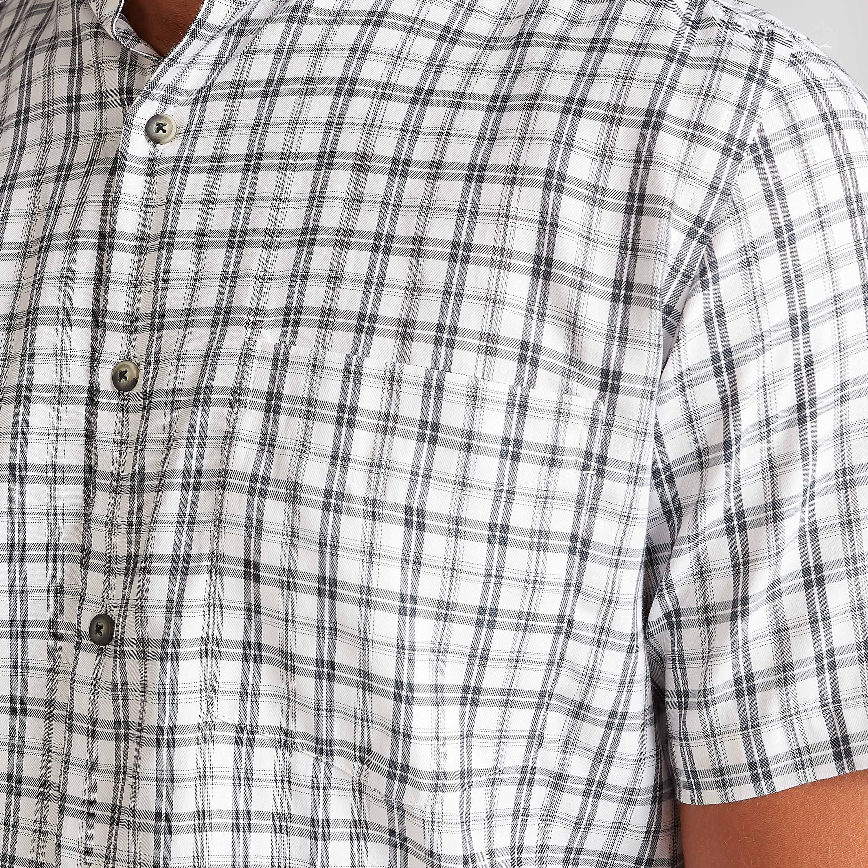 قميص رسمي كاروهات بأكمام قصيرة وجيب على الصدر-men-clothing-shirts-image-3