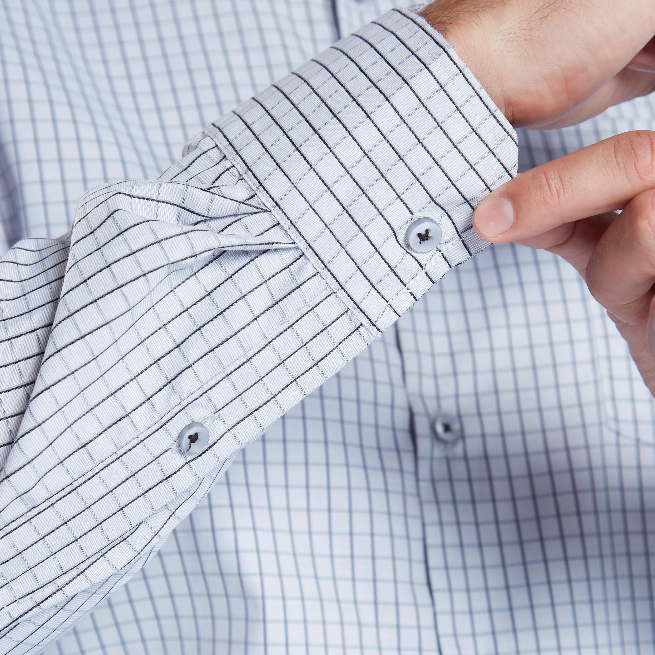 قميص كاروهات سهل الكي بأكمام طويلة وجيب على الصدر-men-clothing-shirts-image-2