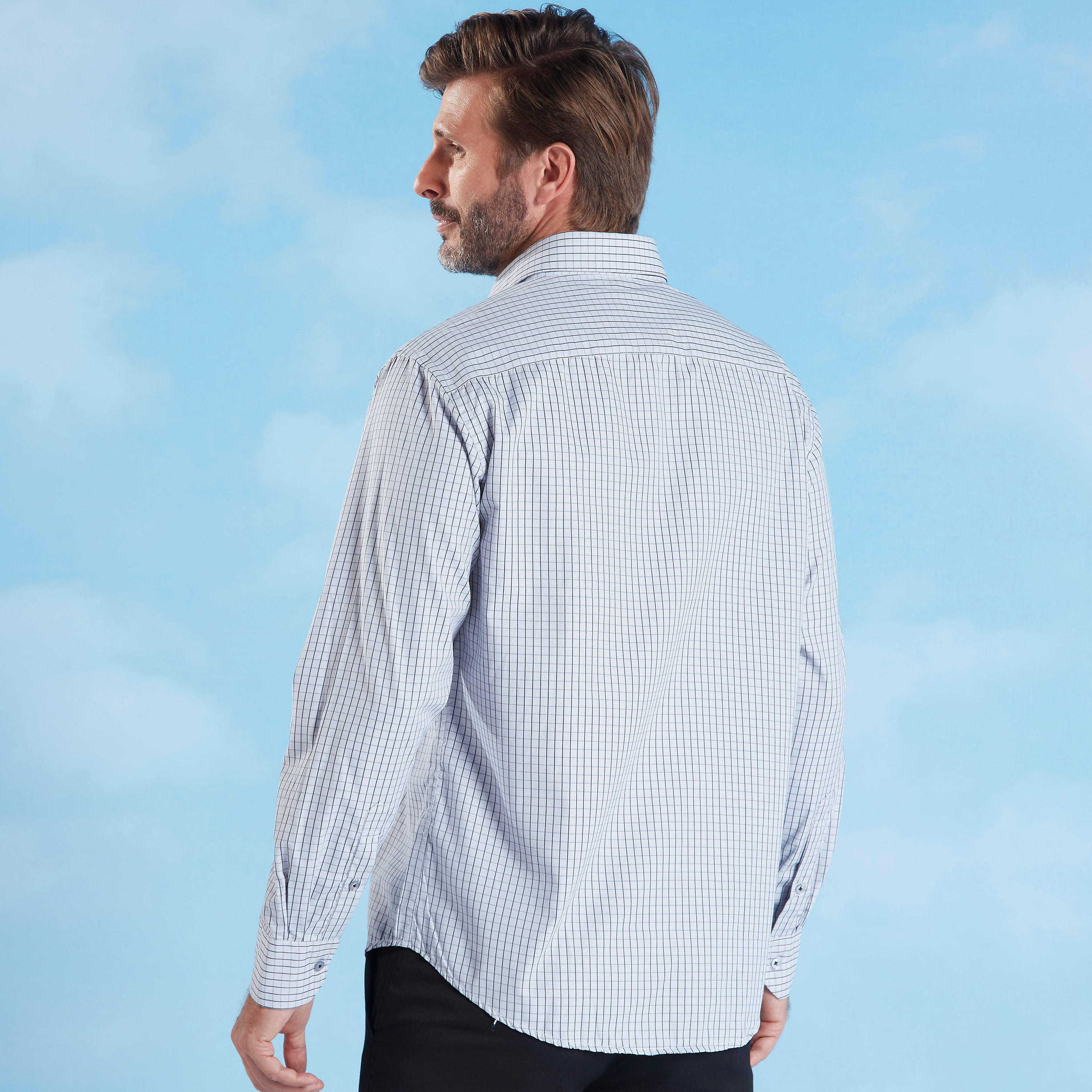 قميص كاروهات سهل الكي بأكمام طويلة وجيب على الصدر-men-clothing-shirts-image-1