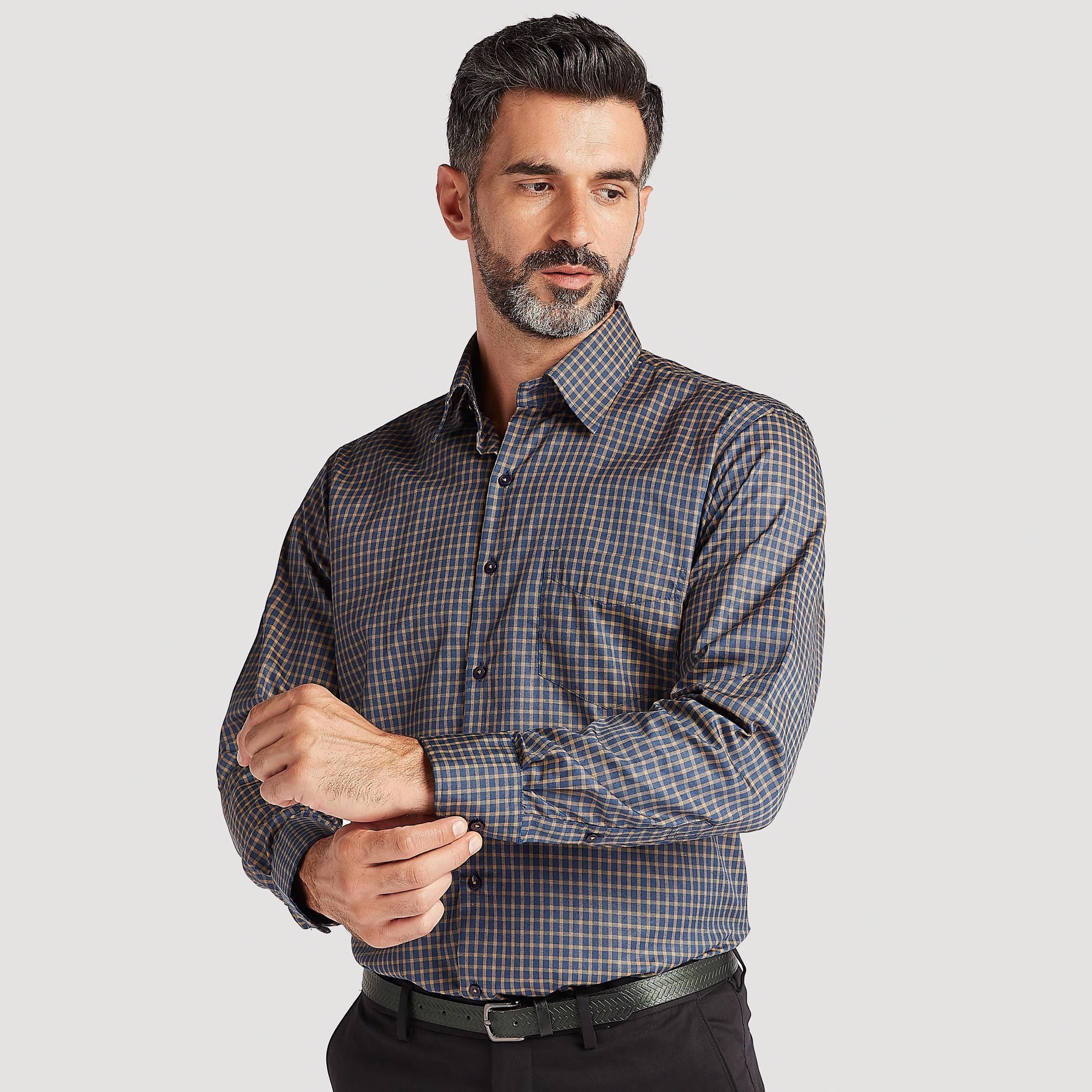 قميص رسمي سهل الكي بأكمام طويلة وجيب على الصدر-men-clothing-shirts-image-1