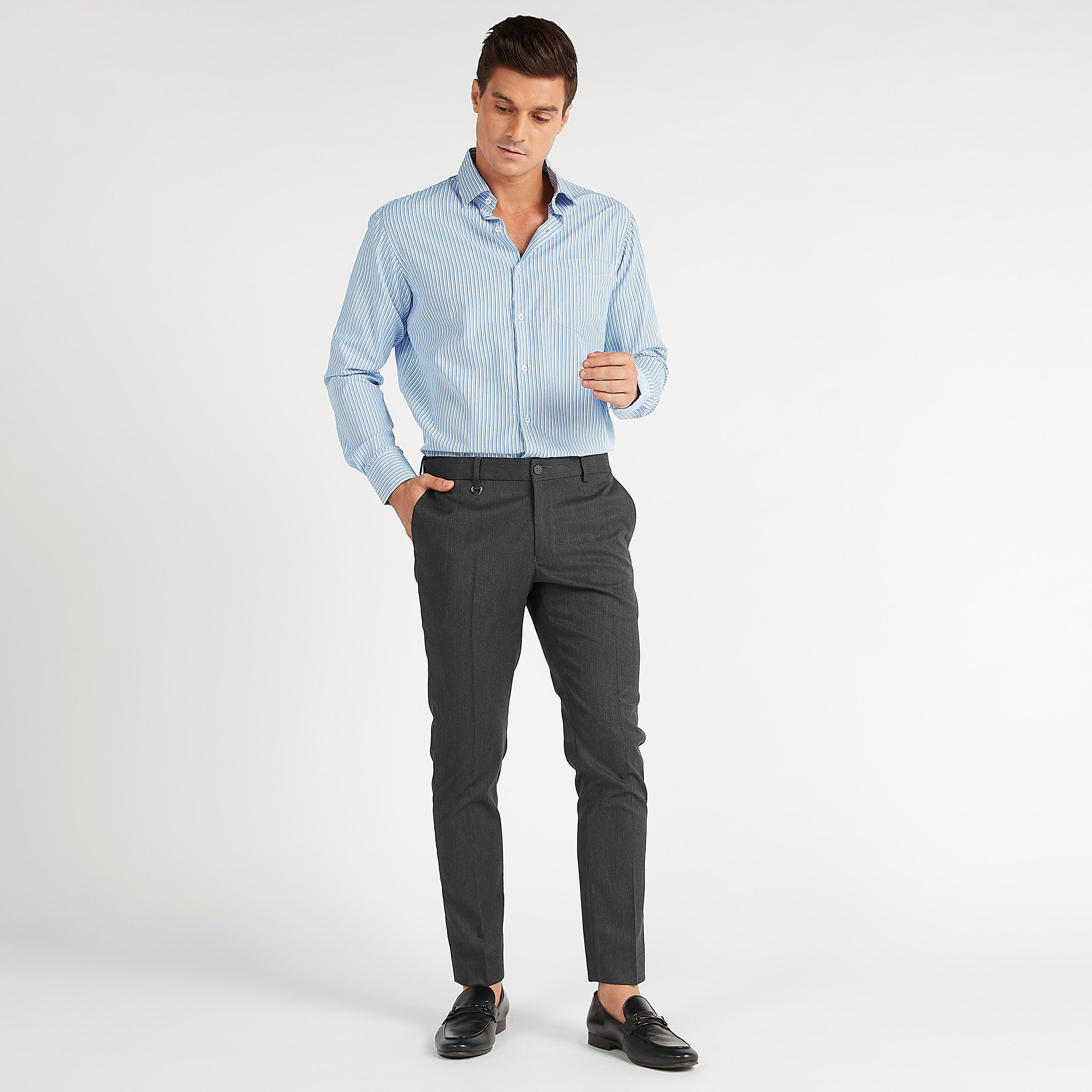 قميص مخطط سهل الكي بأكمام طويلة وجيب على الصدر-men-clothing-shirts-image-2