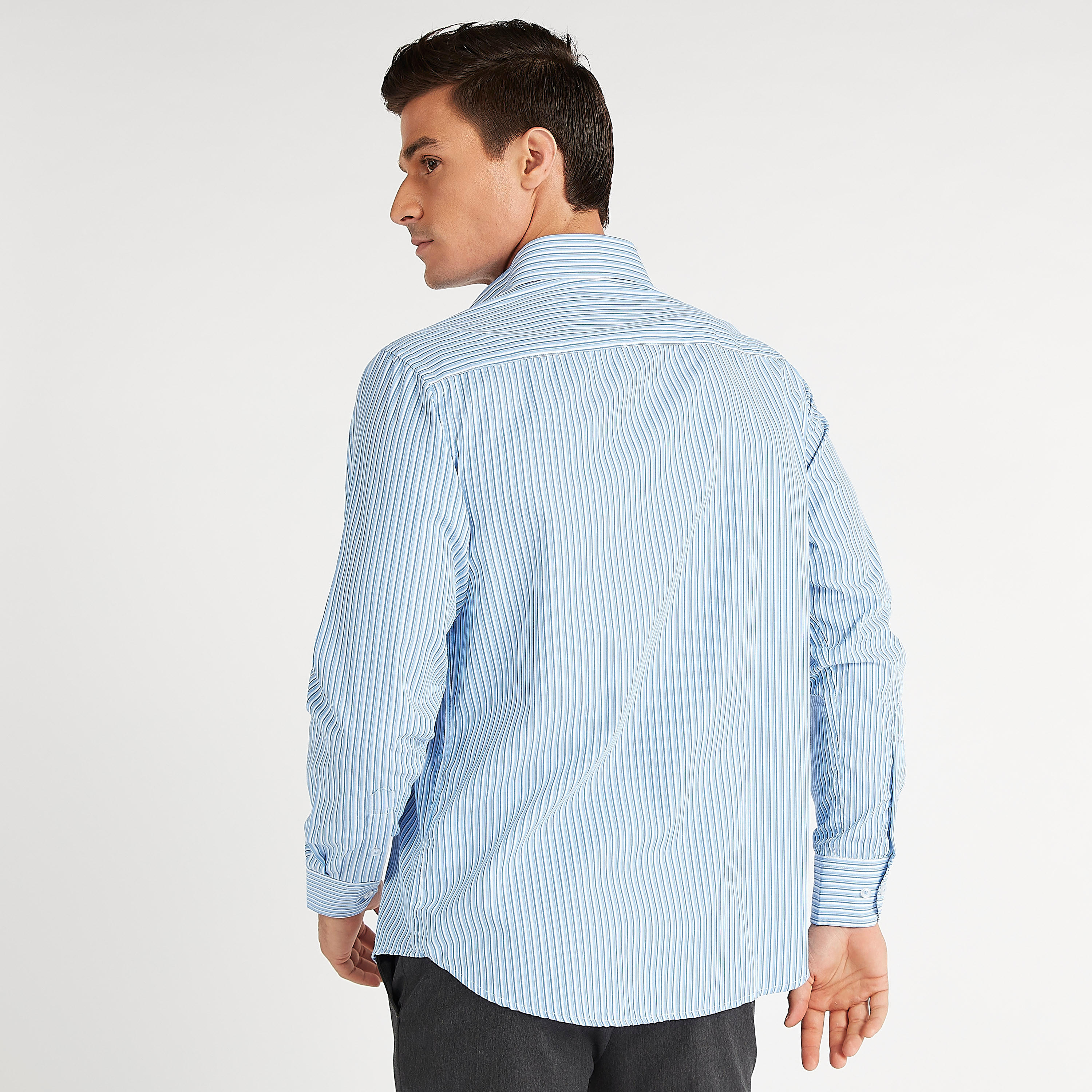 قميص مخطط سهل الكي بأكمام طويلة وجيب على الصدر-men-clothing-shirts-image-4