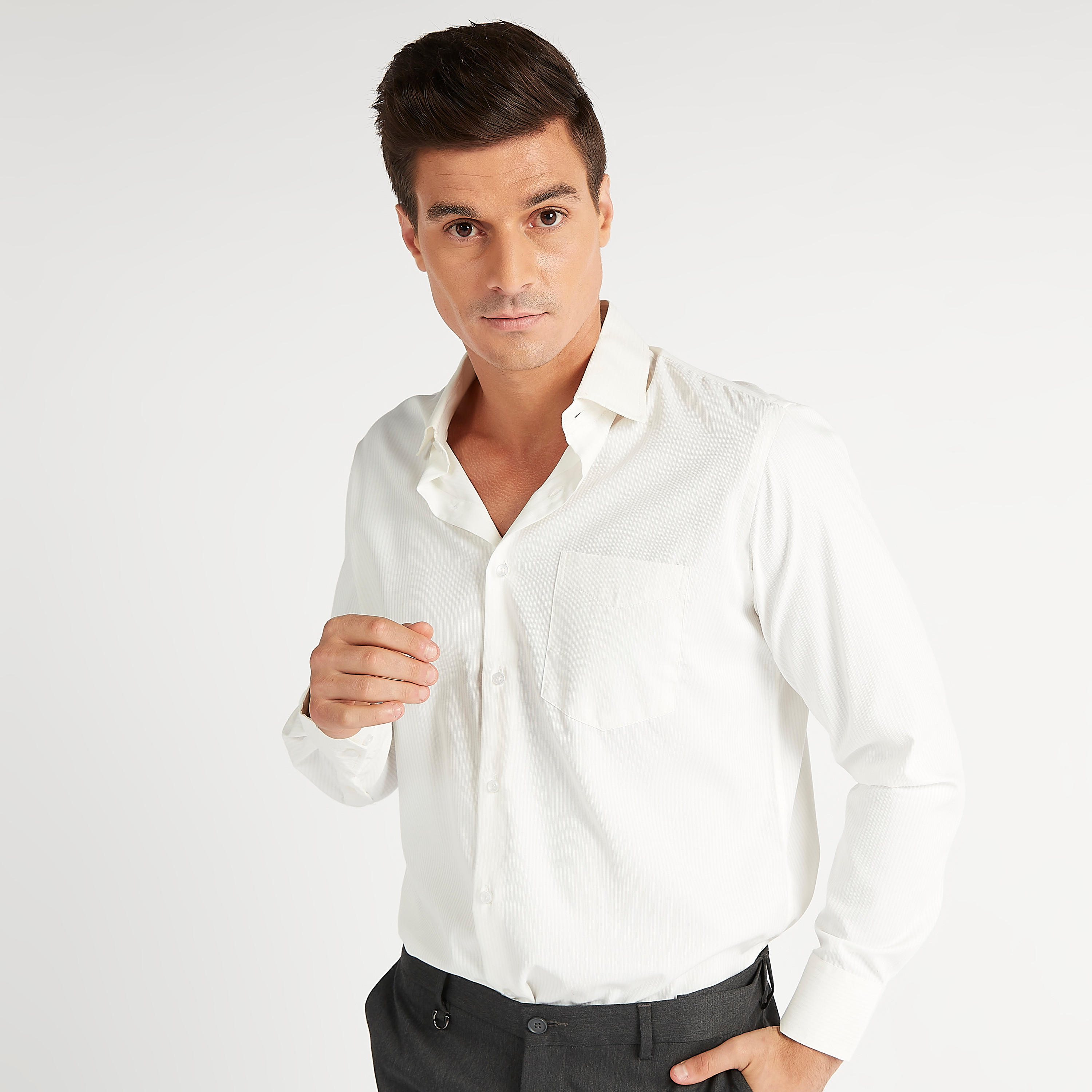 قميص مخطط سهل الكي بياقة واسعة وجيب على الصّدر-men-clothing-shirts-image-3