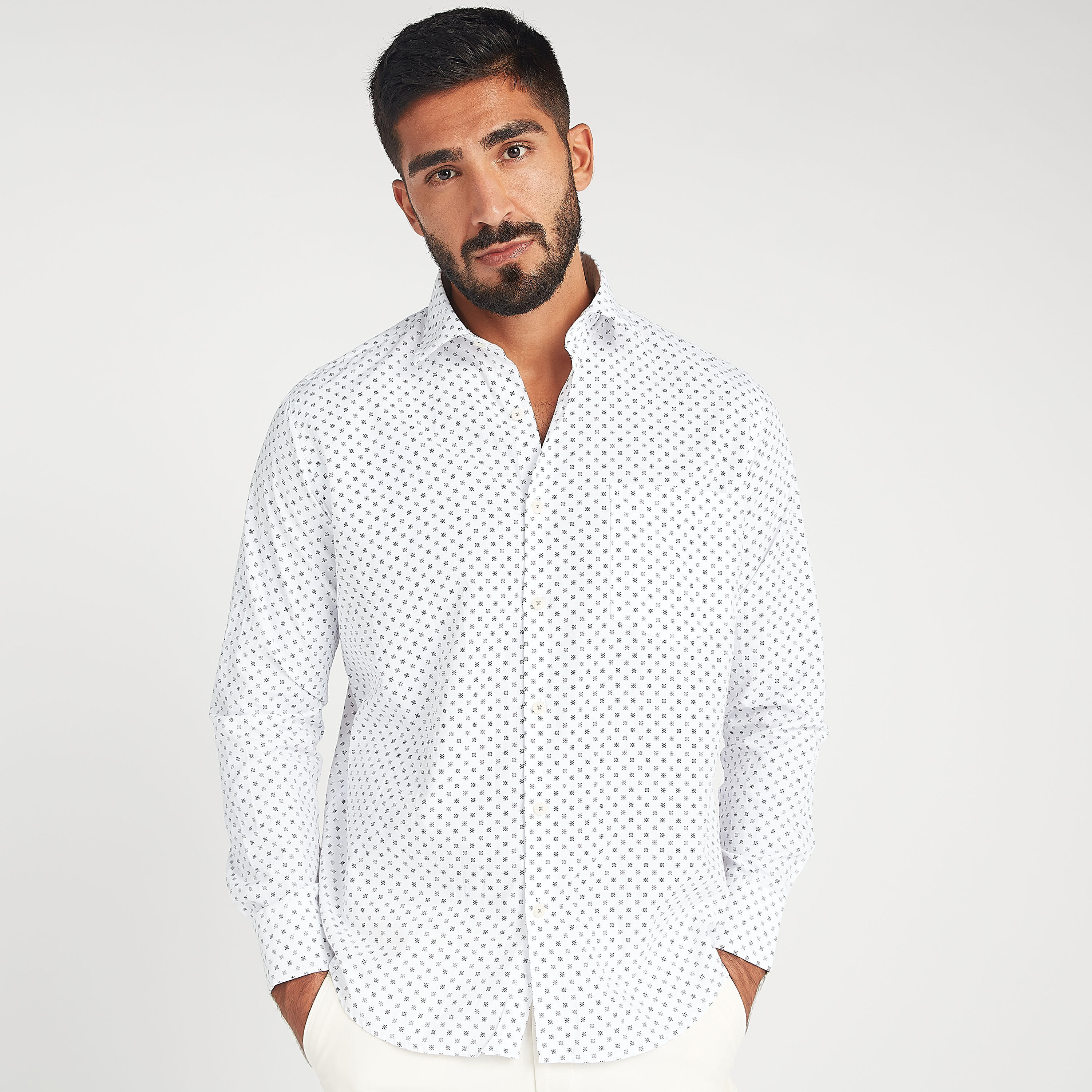 قميص سهل الكي بطبعات وأكمام طويلة وياقة واسعة-men-clothing-shirts-image-1