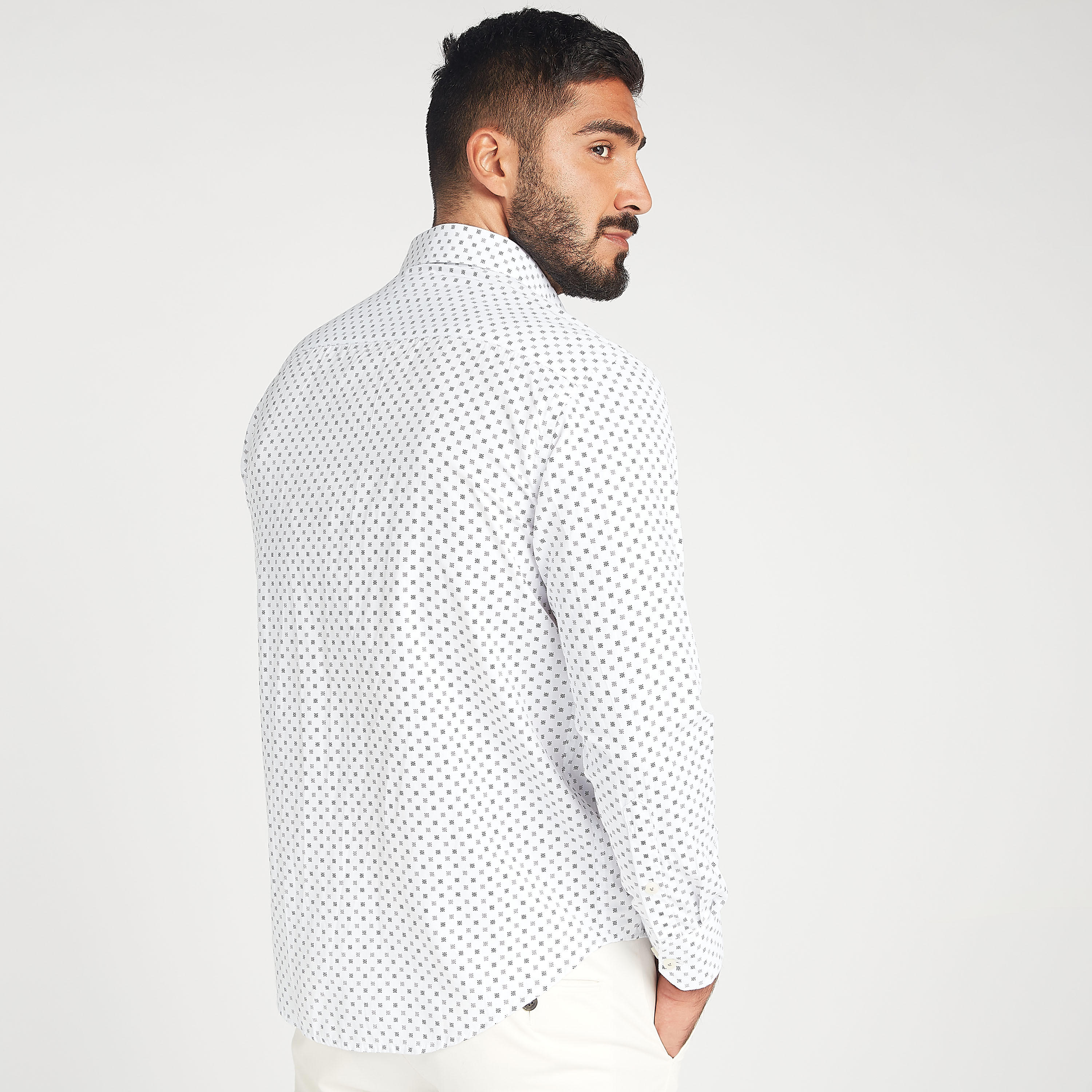 قميص سهل الكي بطبعات وأكمام طويلة وياقة واسعة-men-clothing-shirts-image-4
