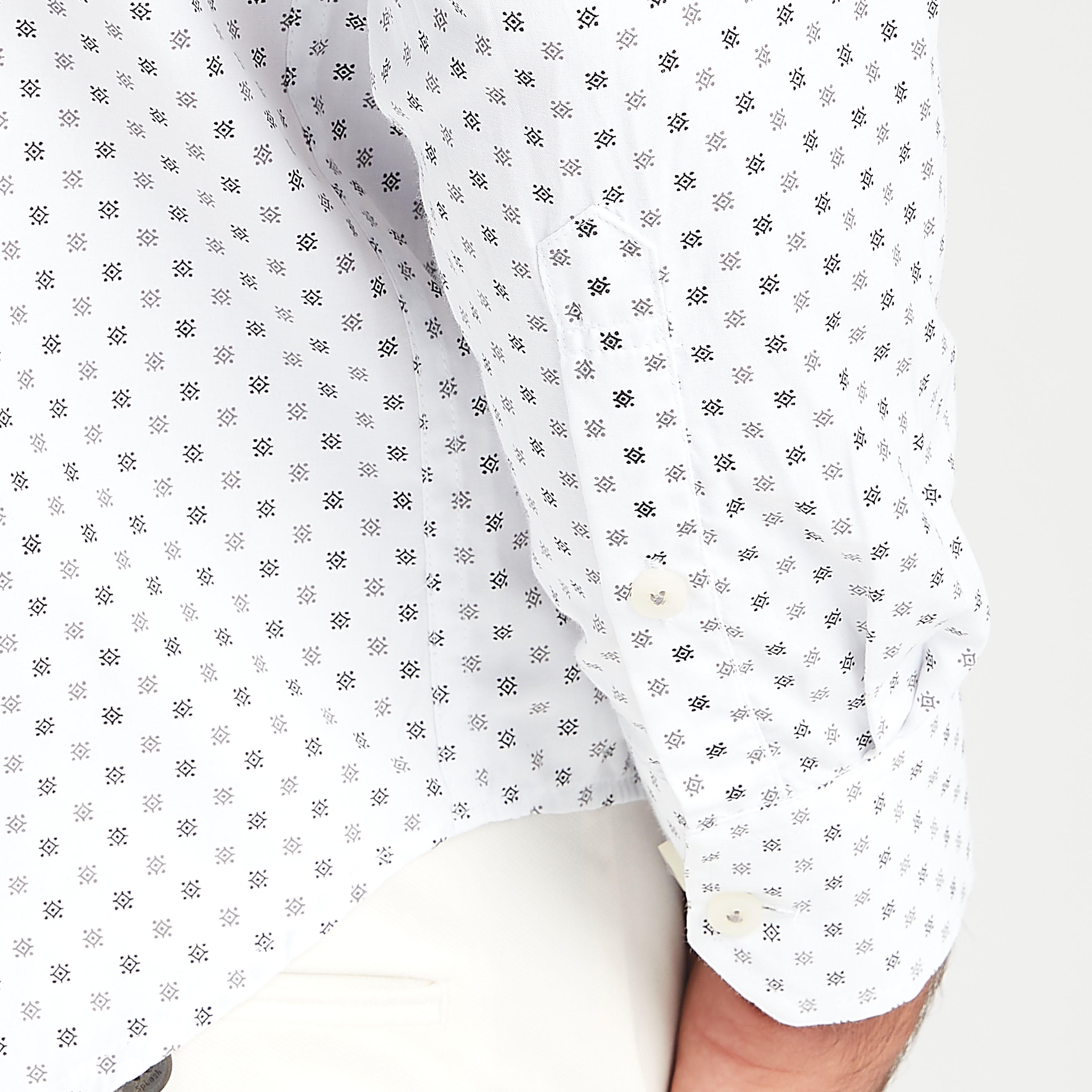 قميص سهل الكي بطبعات وأكمام طويلة وياقة واسعة-men-clothing-shirts-image-5