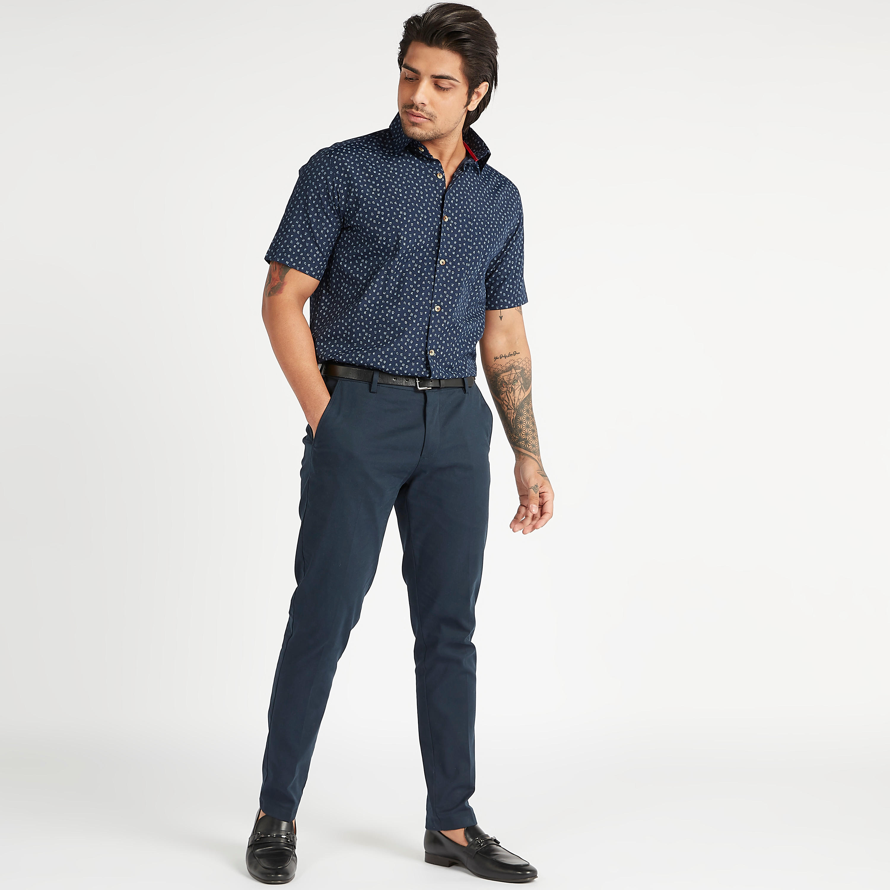 قميص بطبعات وأكمام قصيرة وياقة عادية وزر إغلاق-men-clothing-shirts-image-2