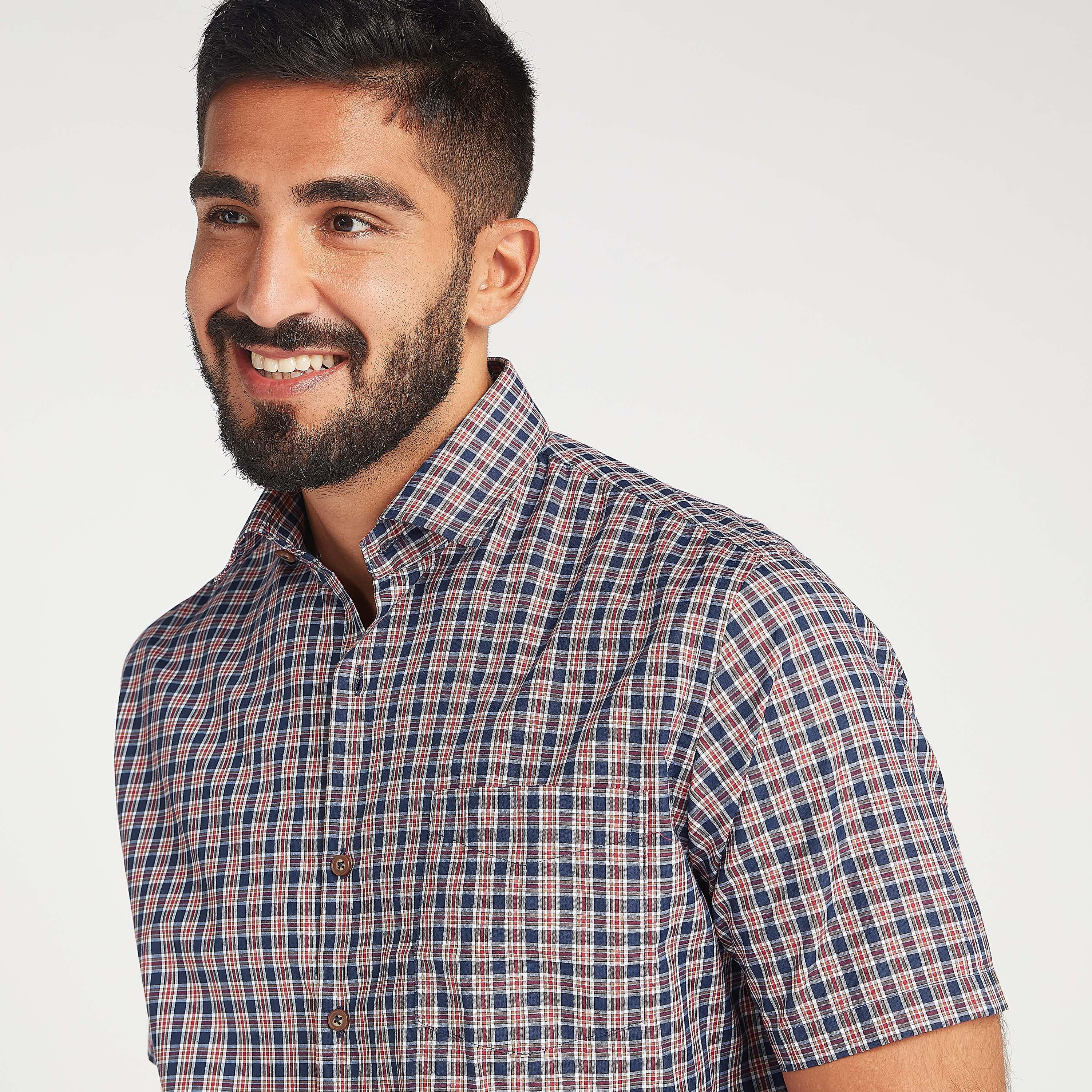 قميص كاروهات سهل الكي بياقة واسعة وأكمام قصيرة-men-clothing-shirts-image-3
