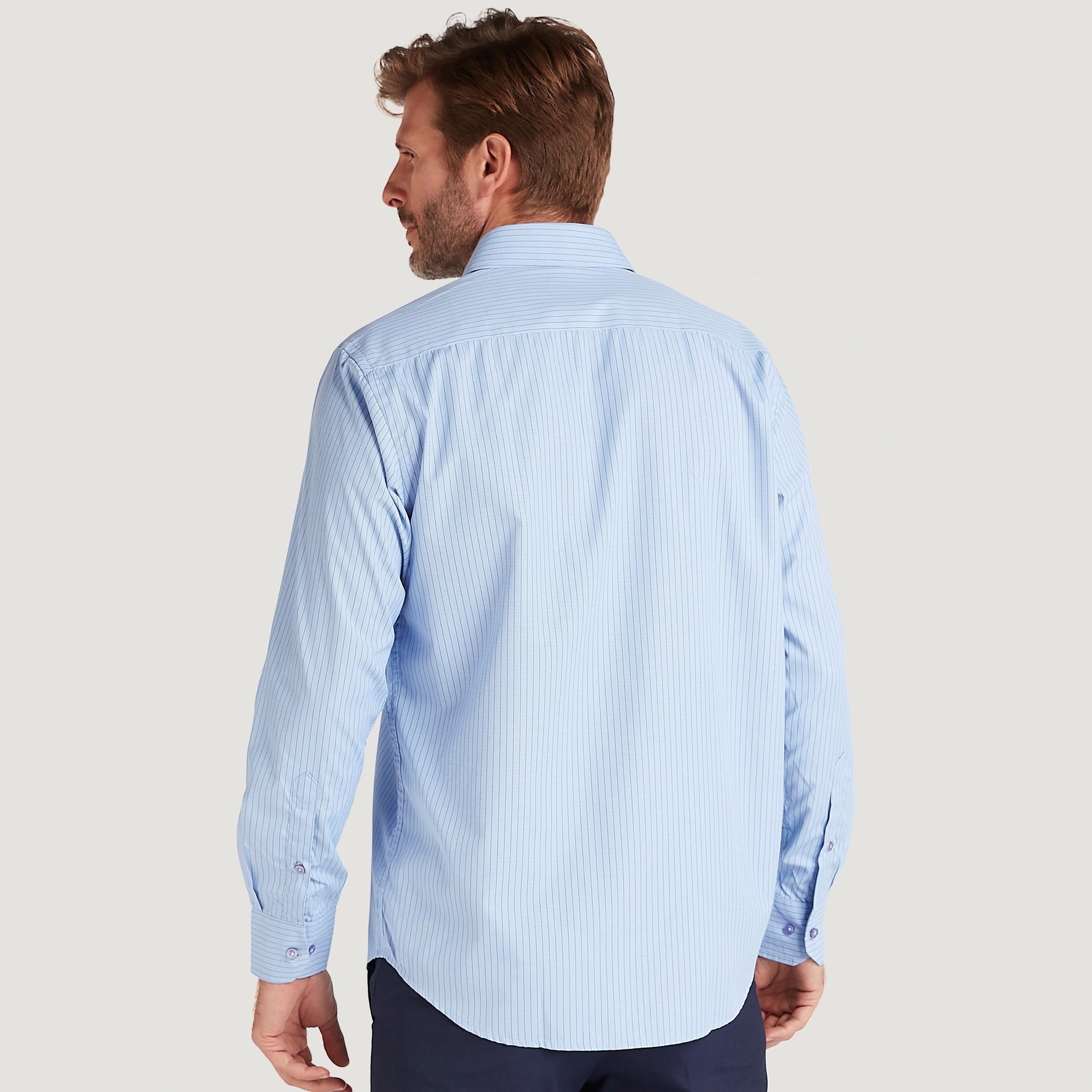 قميص بارز الملمس بزر سفلي مع أكمام قصيرة وجيب على الصّدر-men-clothing-shirts-image-1