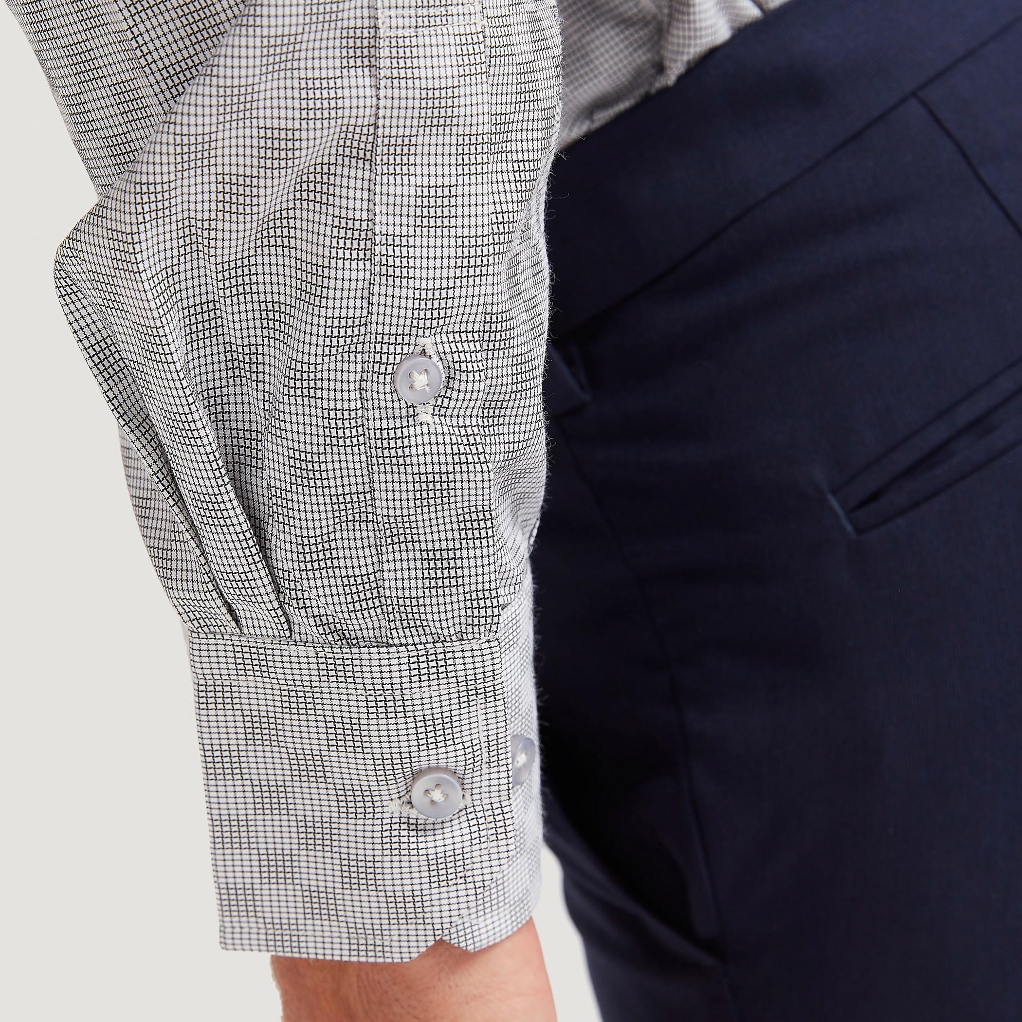 قميص بارز الملمس بزر سفلي مع أكمام قصيرة وجيب على الصّدر-men-clothing-shirts-image-1