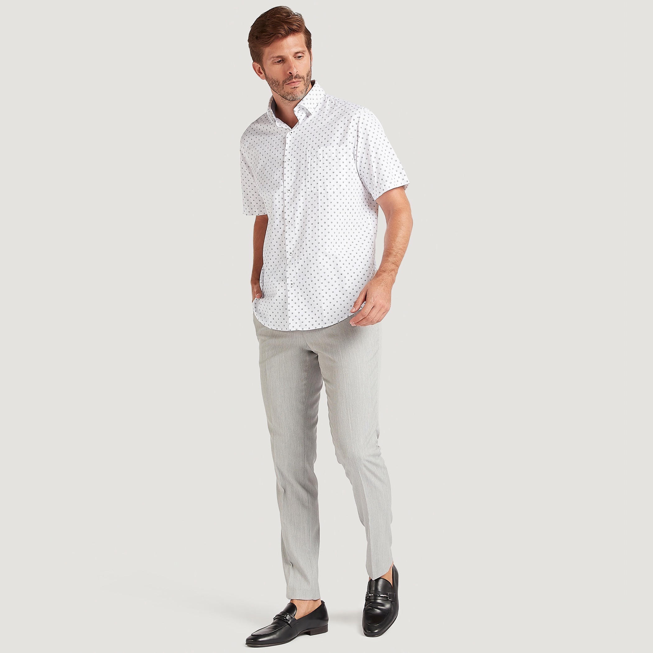 قميص بطبعات وزر سفلي مع أكمام قصيرة وجيب على الصّدر-men-clothing-shirts-image-5