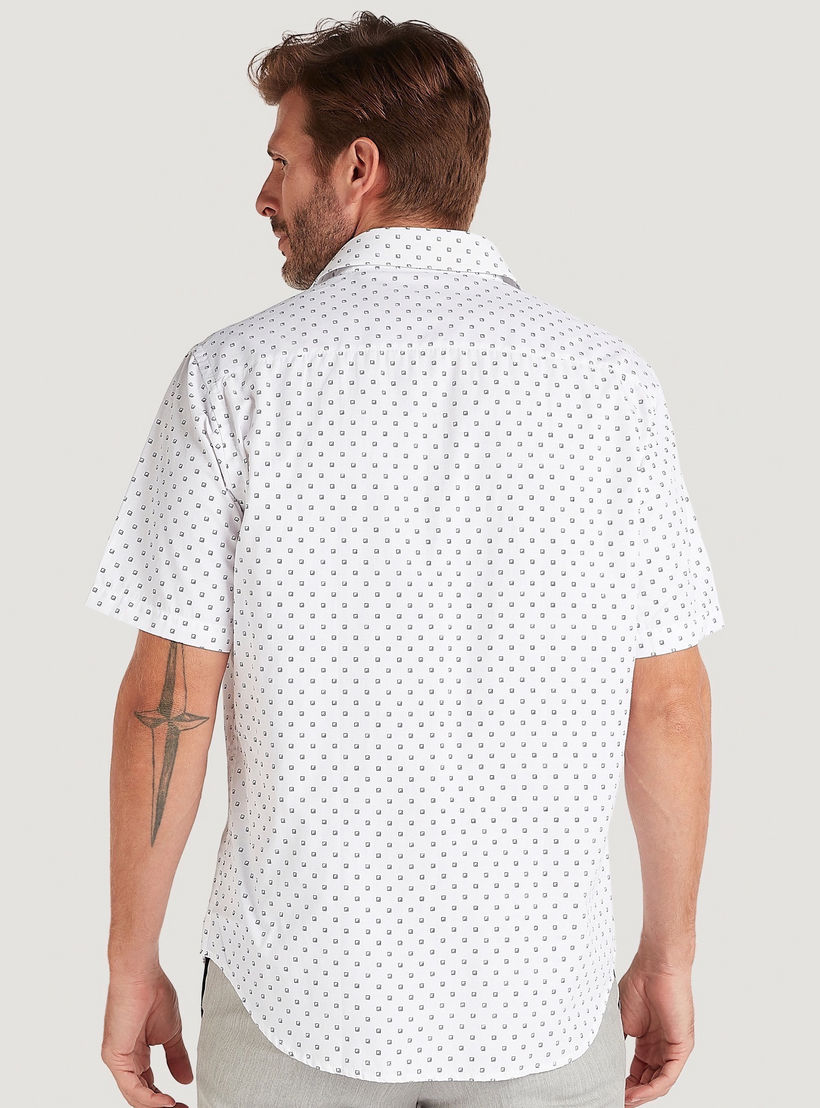 قميص بطبعات وزر سفلي مع أكمام قصيرة وجيب على الصّدر-men-clothing-shirts-image-3
