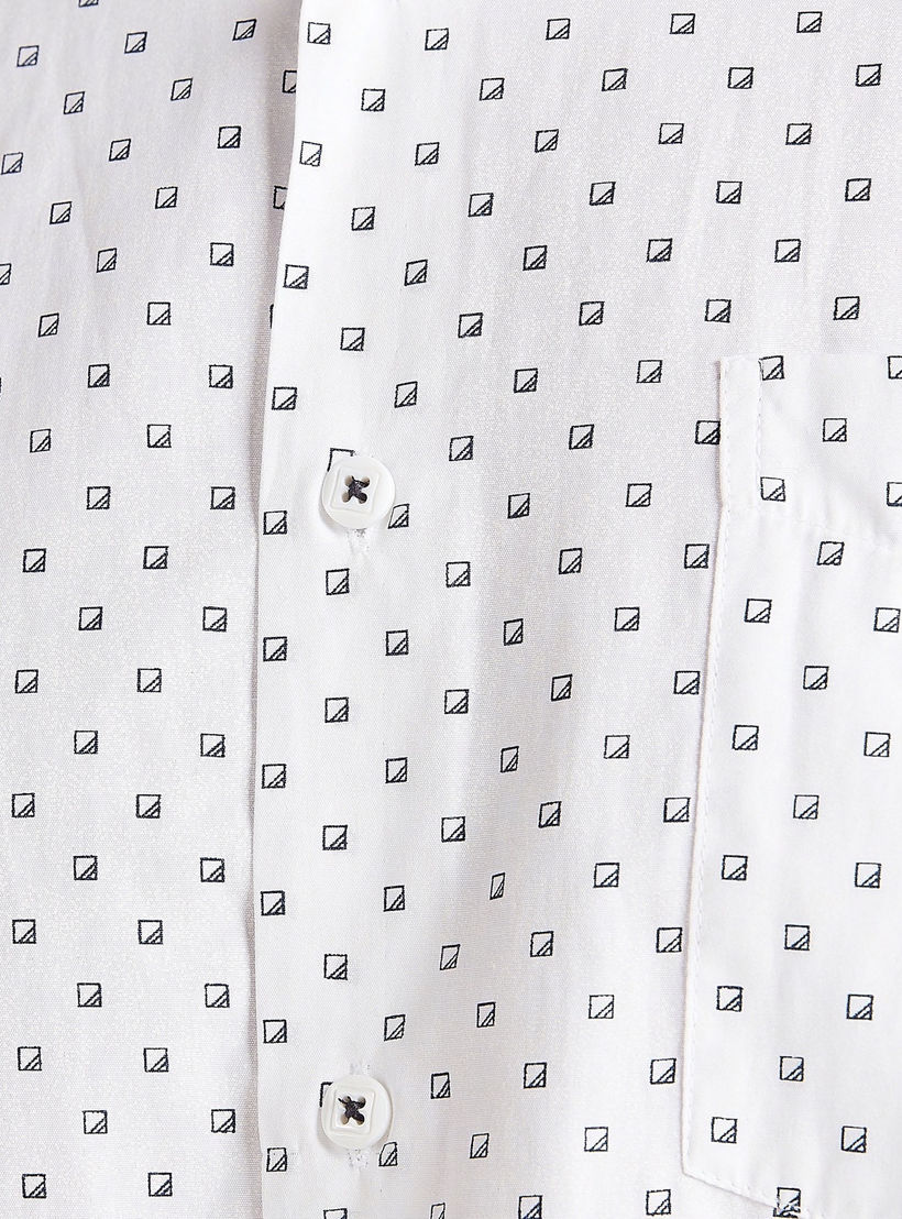 قميص بطبعات وزر سفلي مع أكمام قصيرة وجيب على الصّدر-men-clothing-shirts-image-1