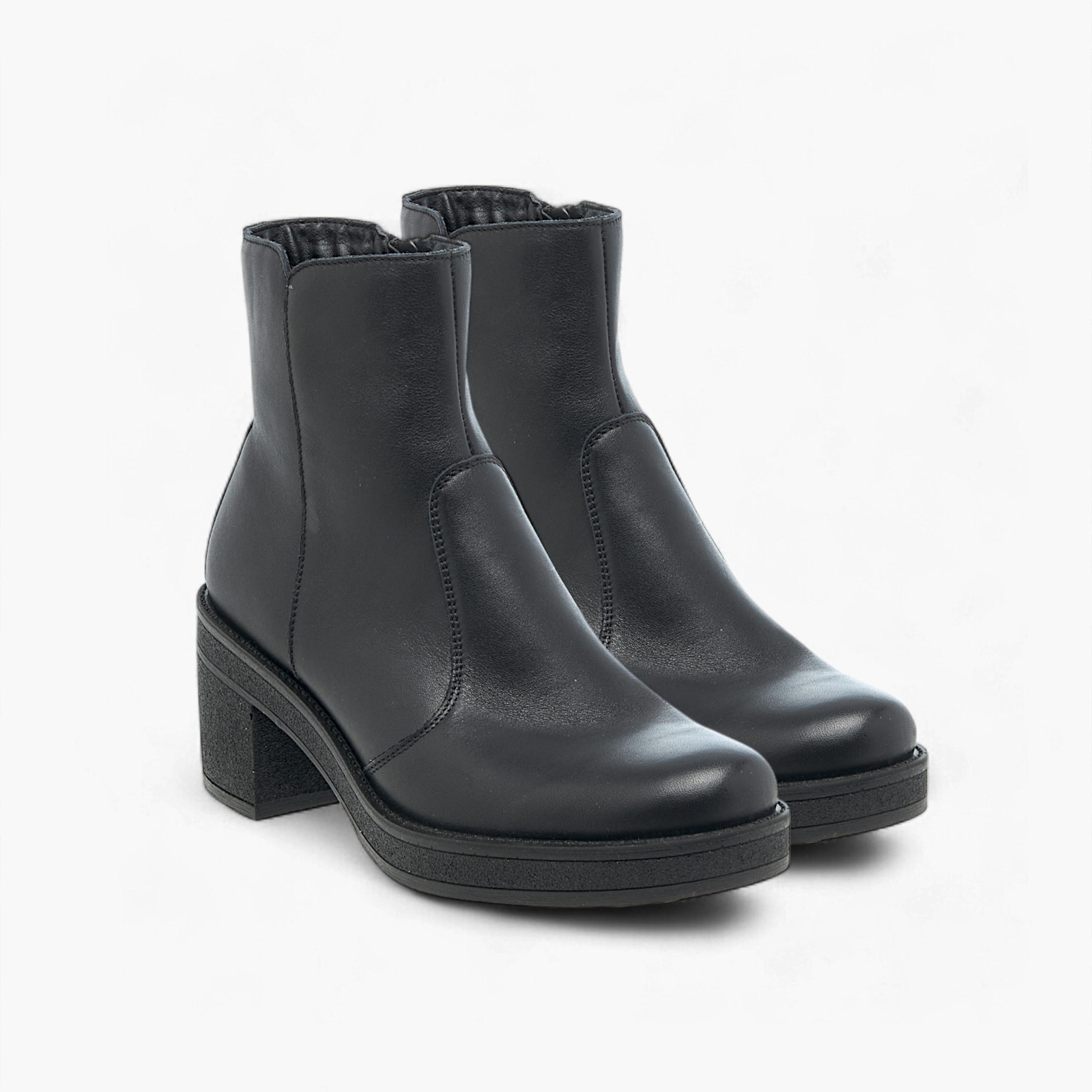 بوت سادة بطول الكاحل وبسحاب إغلاق وكعب سميك للنساء من سيليست-women-shoes-boots-image-1