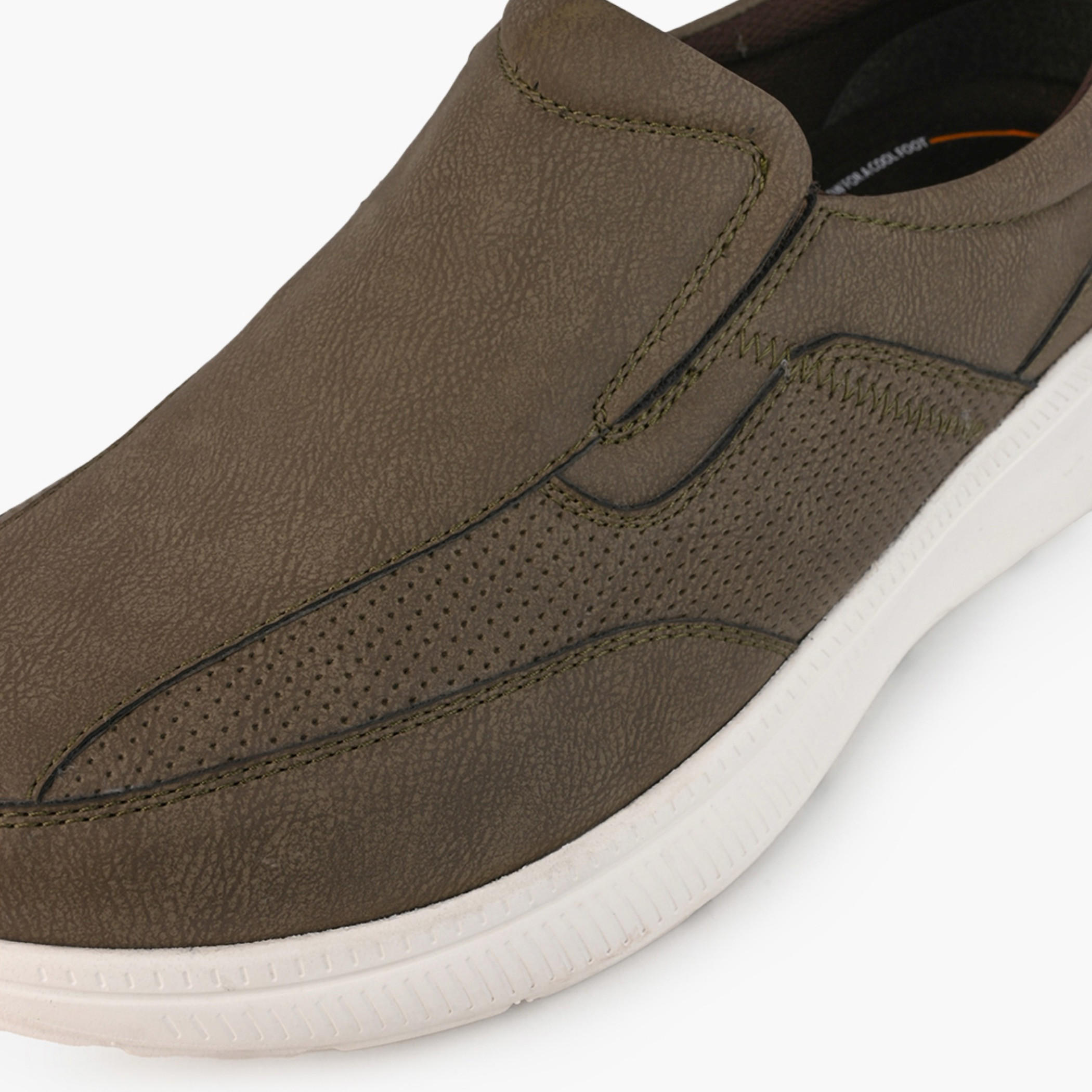 Le Confort Men Textured Slip-On Loafers-men-shoes-loafersandmoccasins-image-4