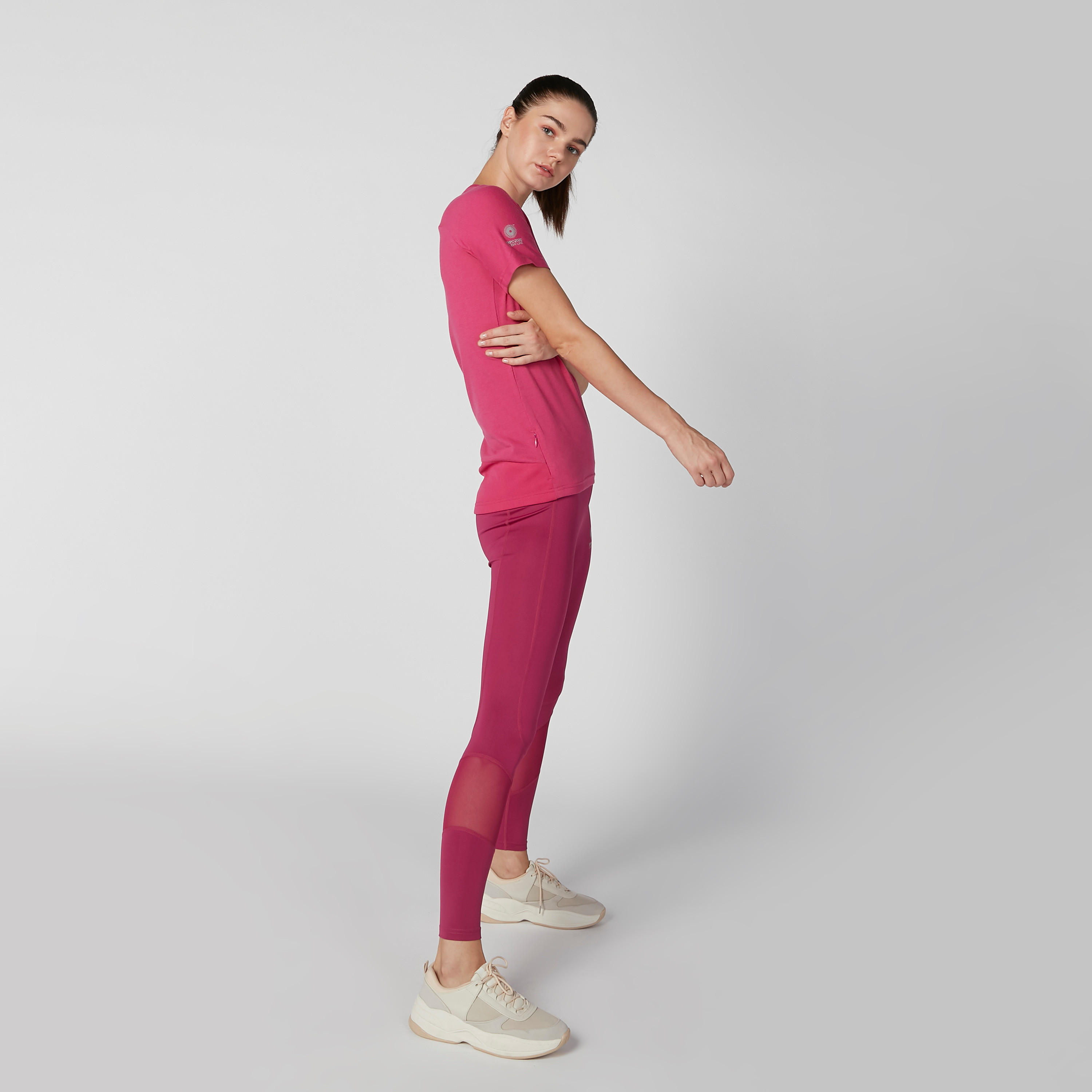 تيشيرت سادة بياقة مستديرة وأكمام قصيرة إكسبو 2020-women-clothing-sportswearandactivewear-tshirtsandvests-image-2