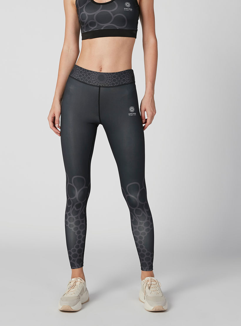 بنطلون ليقنز مستدام بخصر مطّاطي وطبعات -women-clothing-sportswearandactivewear-bottoms-image-1
