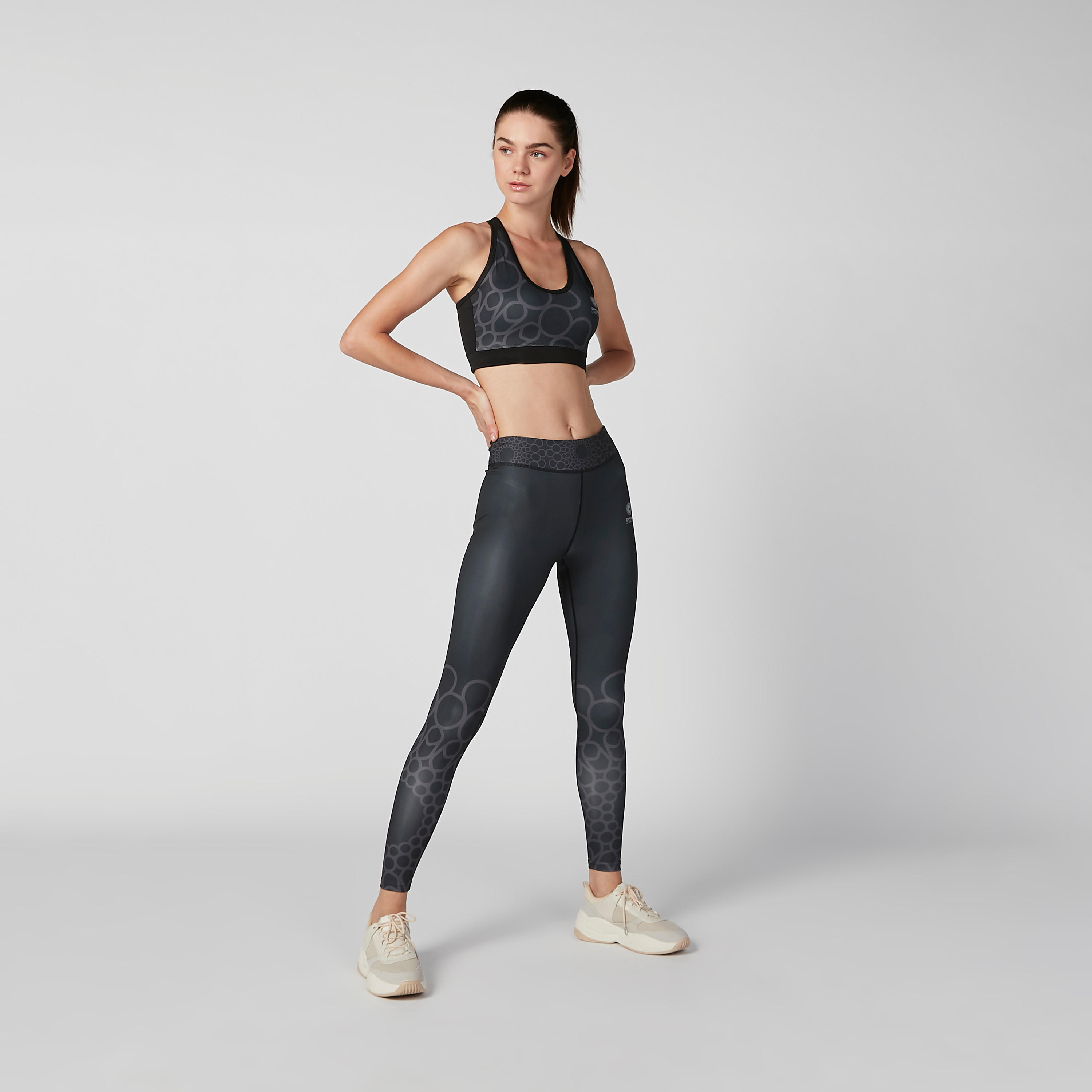 بنطلون ليقنز مستدام بخصر مطّاطي وطبعات -women-clothing-sportswearandactivewear-bottoms-image-2