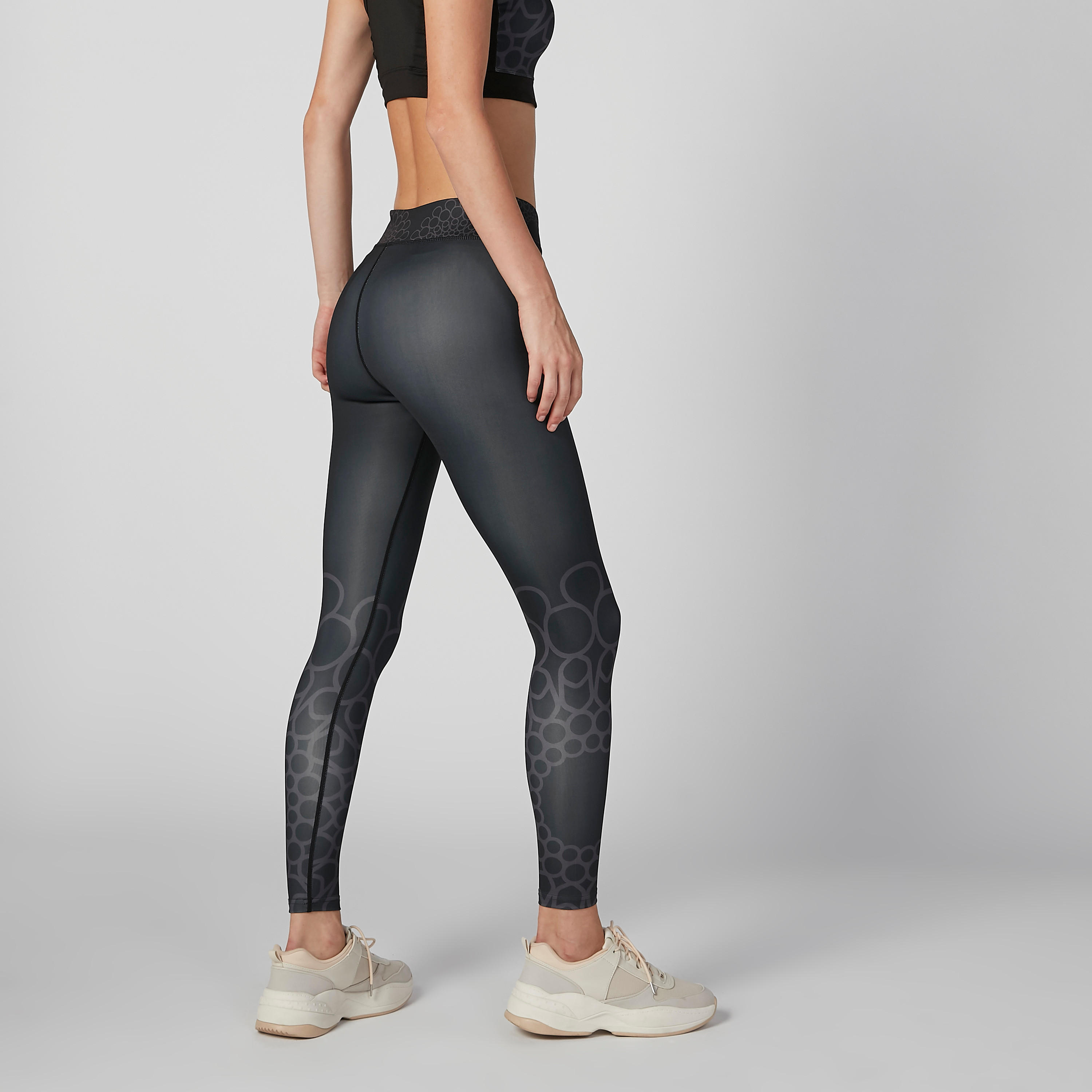 بنطلون ليقنز مستدام بخصر مطّاطي وطبعات -women-clothing-sportswearandactivewear-bottoms-image-5