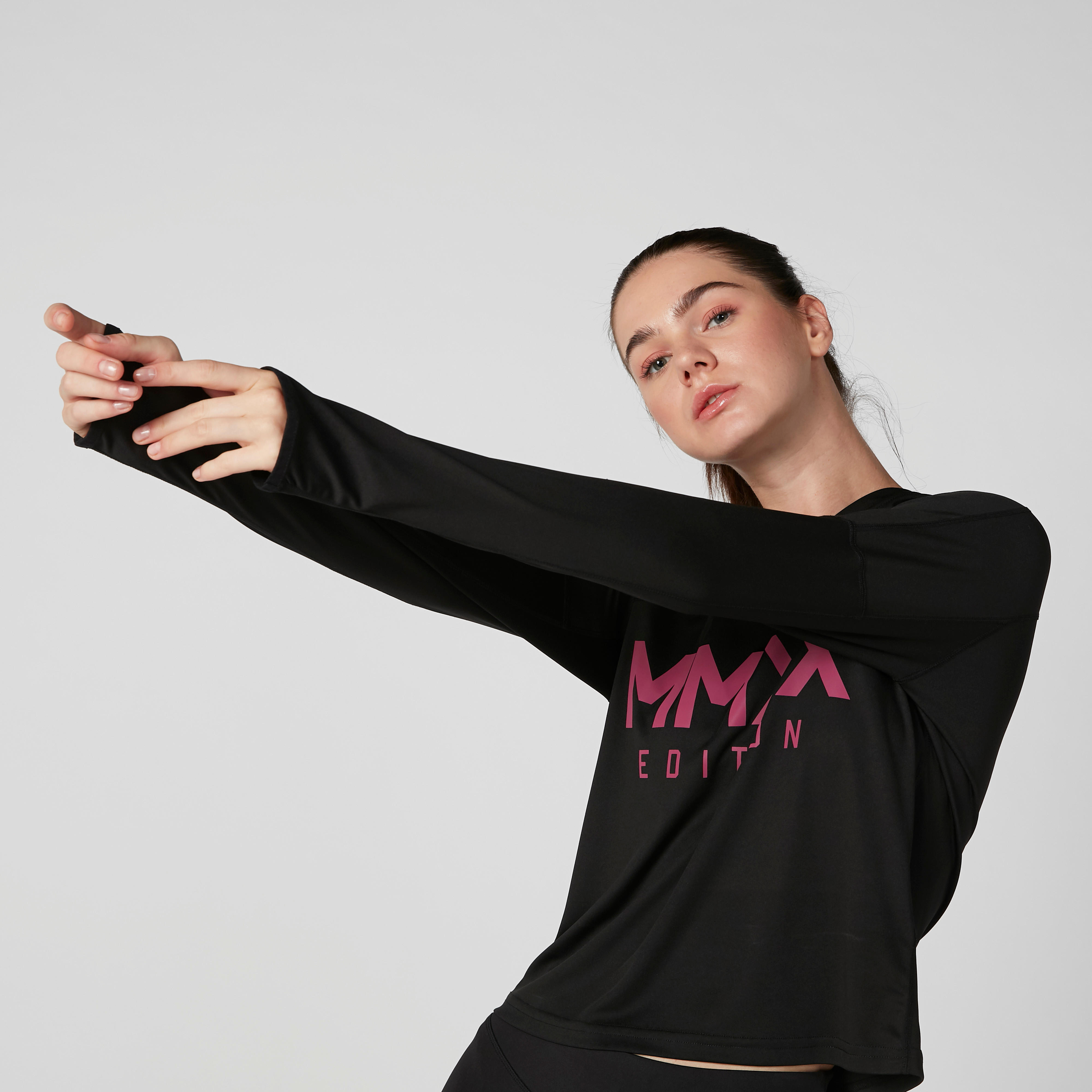 تيشيرت بقبّعة وأكمام طويلة وطبعات-women-clothing-sportswearandactivewear-tshirtsandvests-image-4