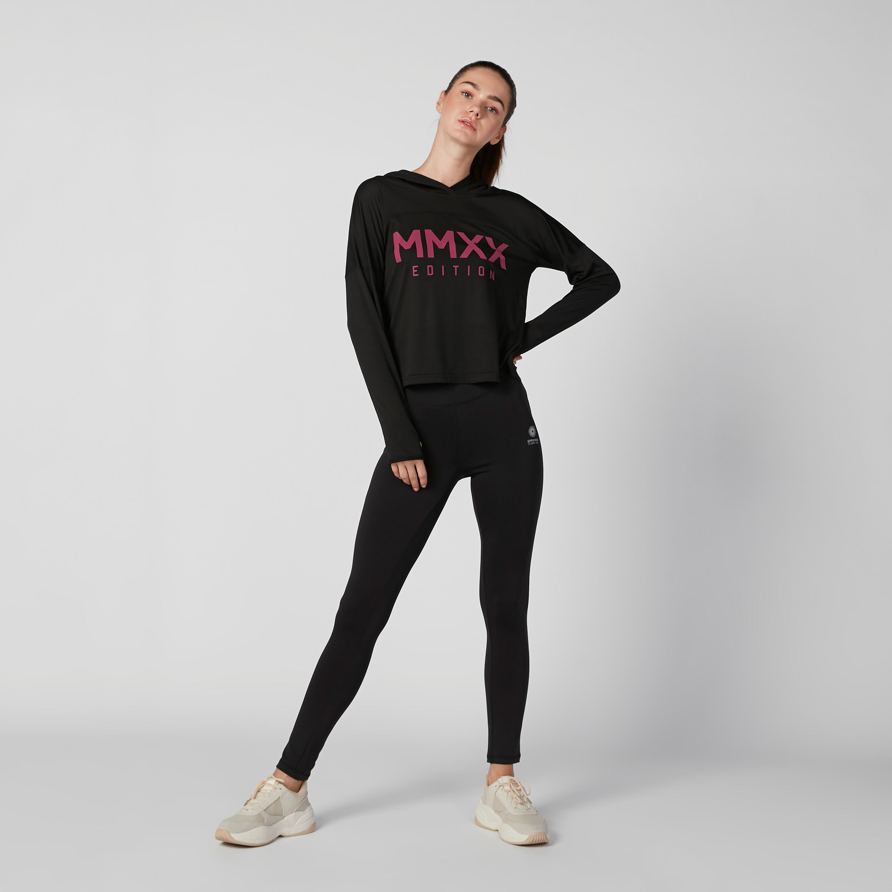 تيشيرت بقبّعة وأكمام طويلة وطبعات-women-clothing-sportswearandactivewear-tshirtsandvests-image-2