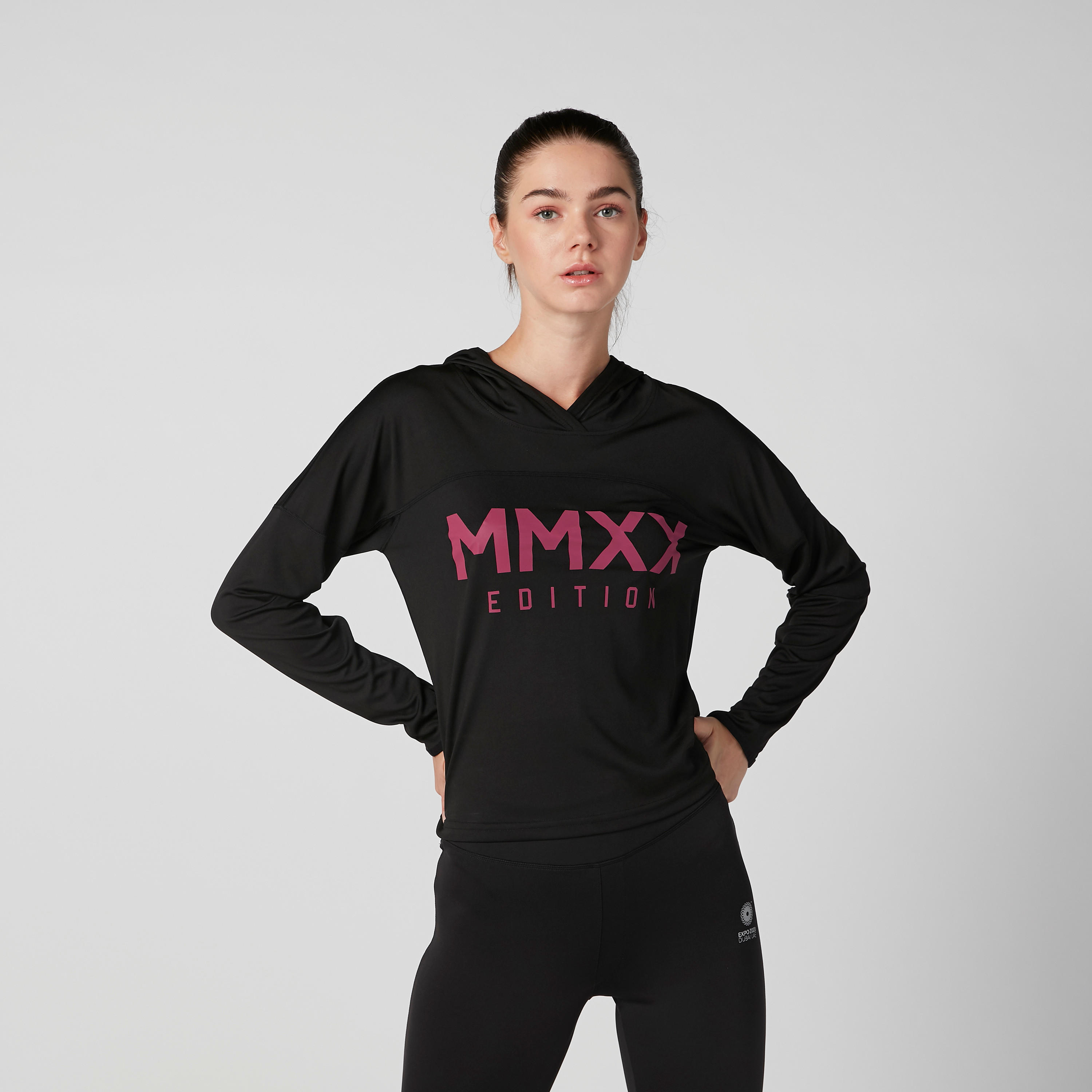 تيشيرت بقبّعة وأكمام طويلة وطبعات-women-clothing-sportswearandactivewear-tshirtsandvests-image-1