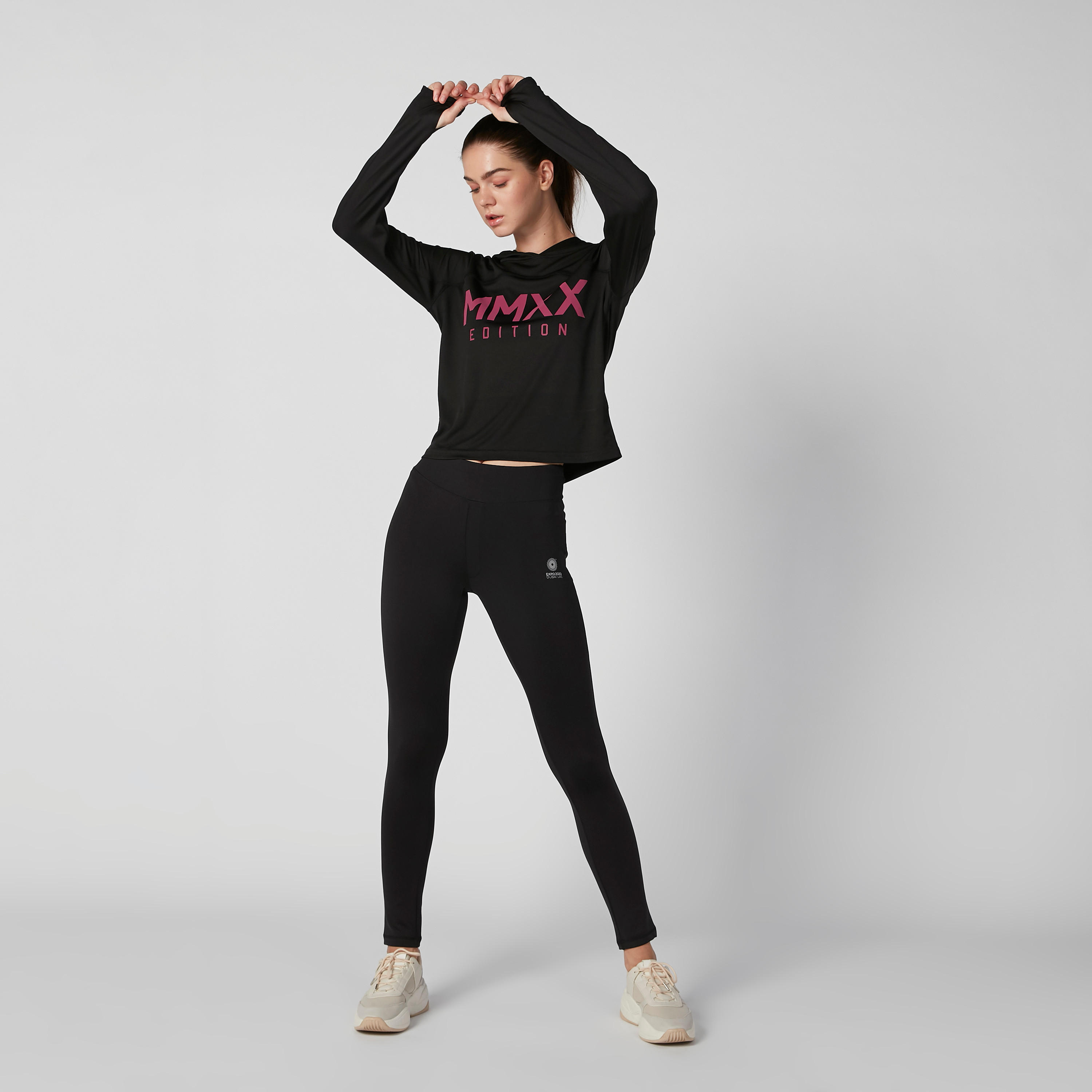بنطلون ليقنز مستدام طويل بخصر مطاطي وطبعات -women-clothing-sportswearandactivewear-bottoms-image-2
