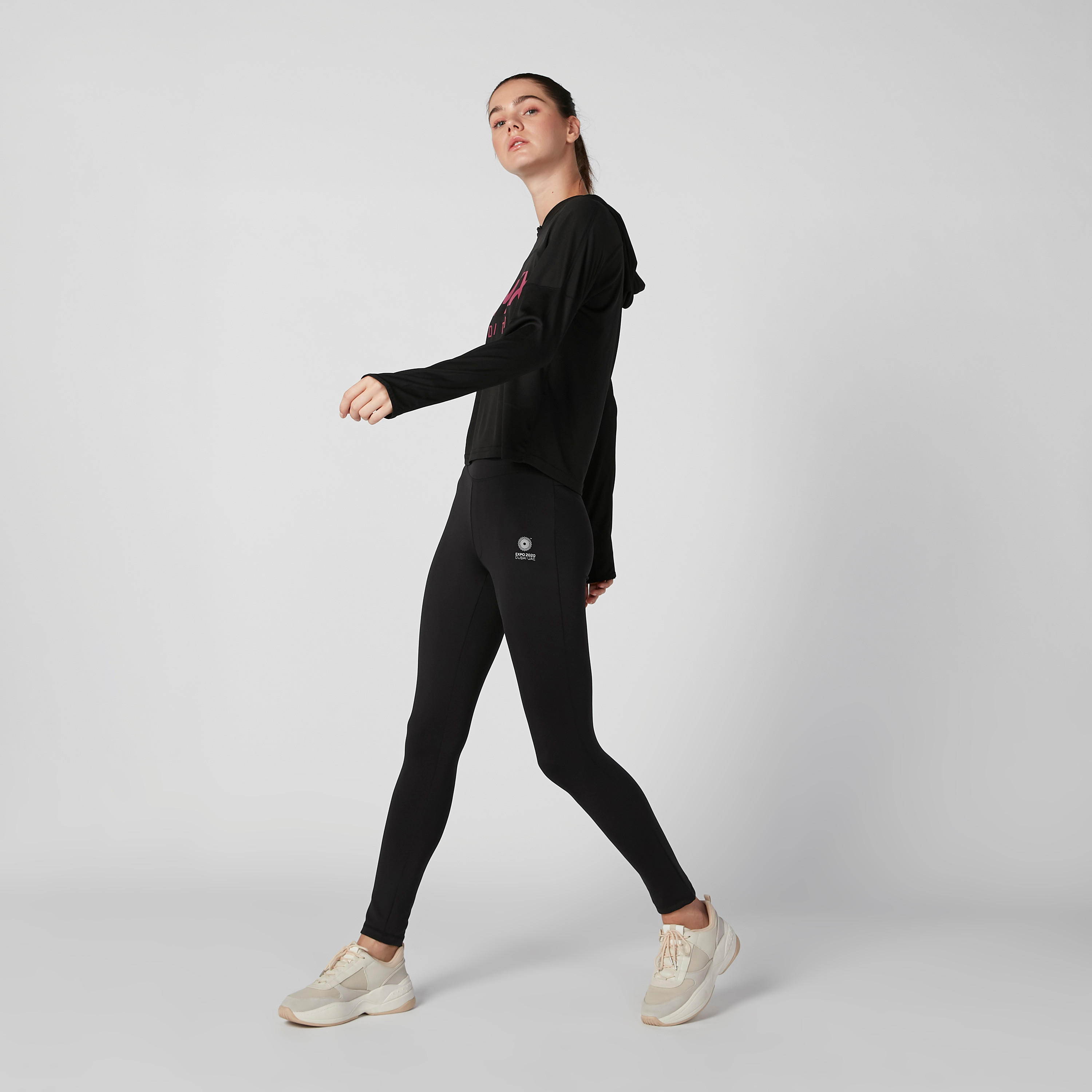 بنطلون ليقنز مستدام طويل بخصر مطاطي وطبعات -women-clothing-sportswearandactivewear-bottoms-image-4
