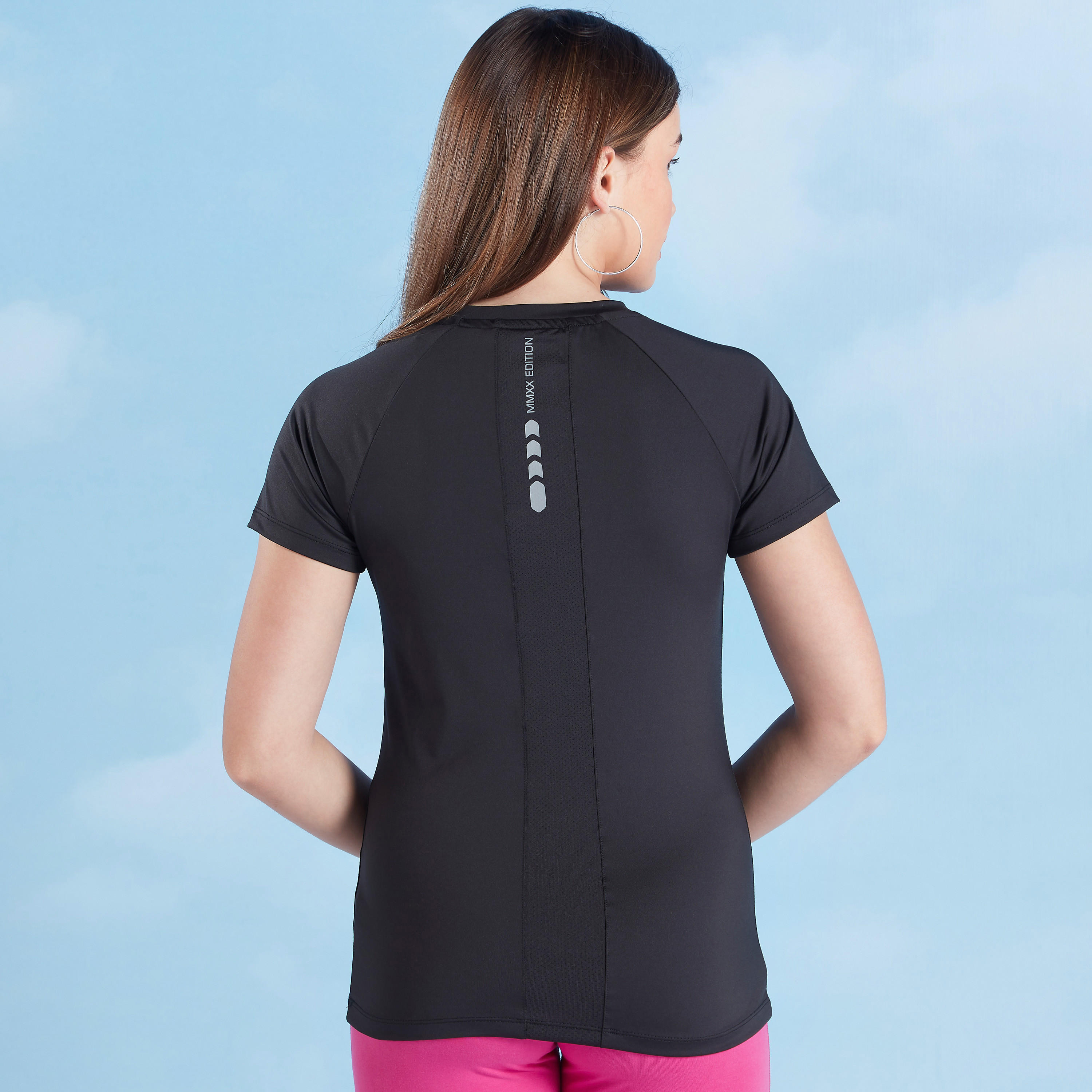 تيشيرت سادة بياقة ضيّقة وأكمام مغايرة إكسبو 2020-women-clothing-sportswearandactivewear-tshirtsandvests-image-4